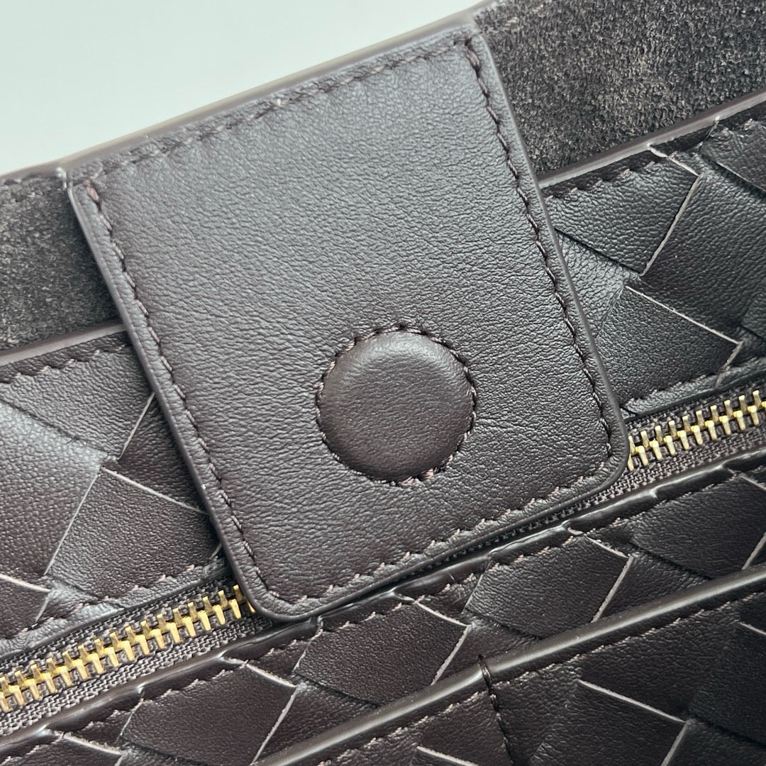 보테가 베네타 스무스 레더 안디아모 미디움