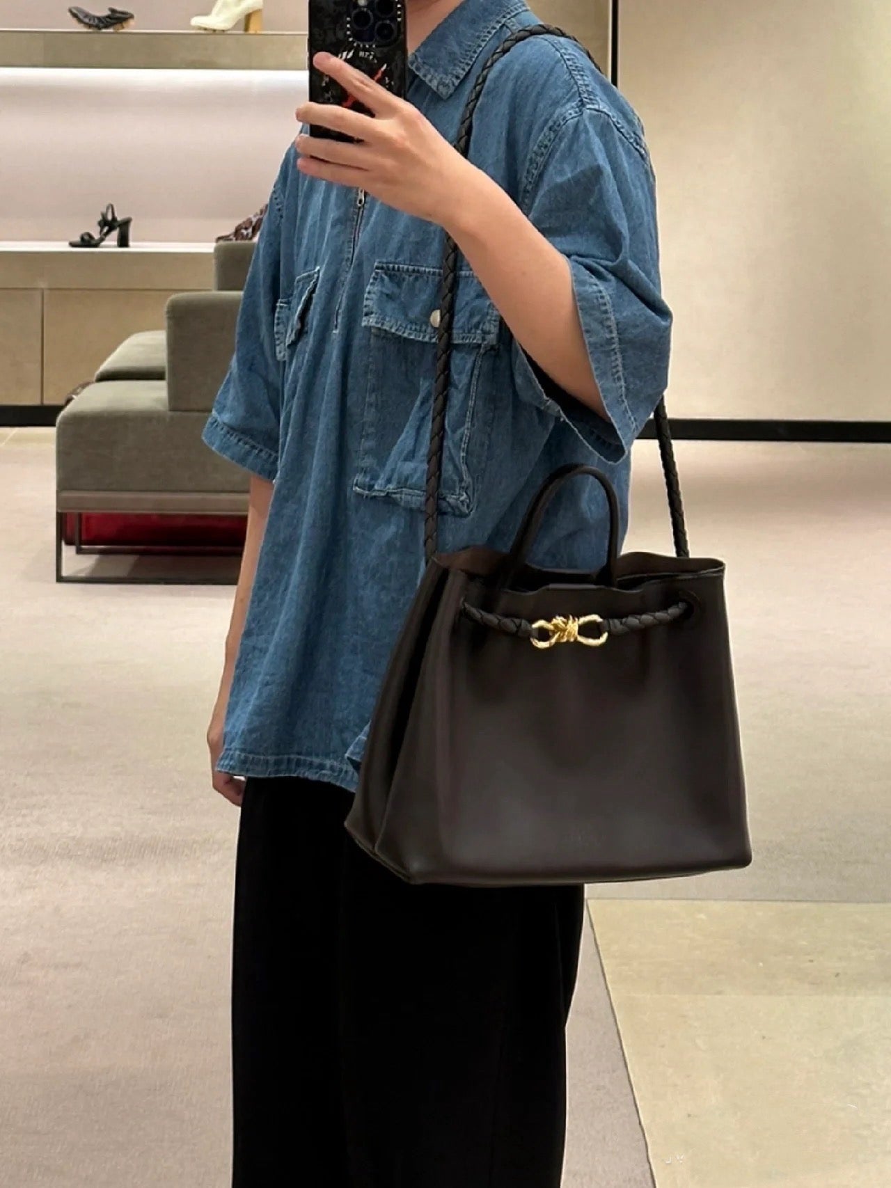 보테가 베네타 스무스 레더 안디아모 미디움