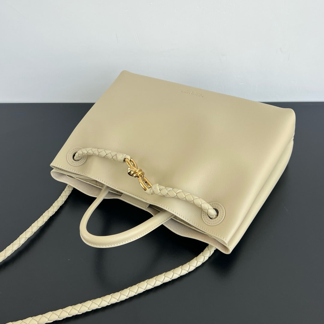 보테가 베네타 스무스 레더 안디아모 미디움