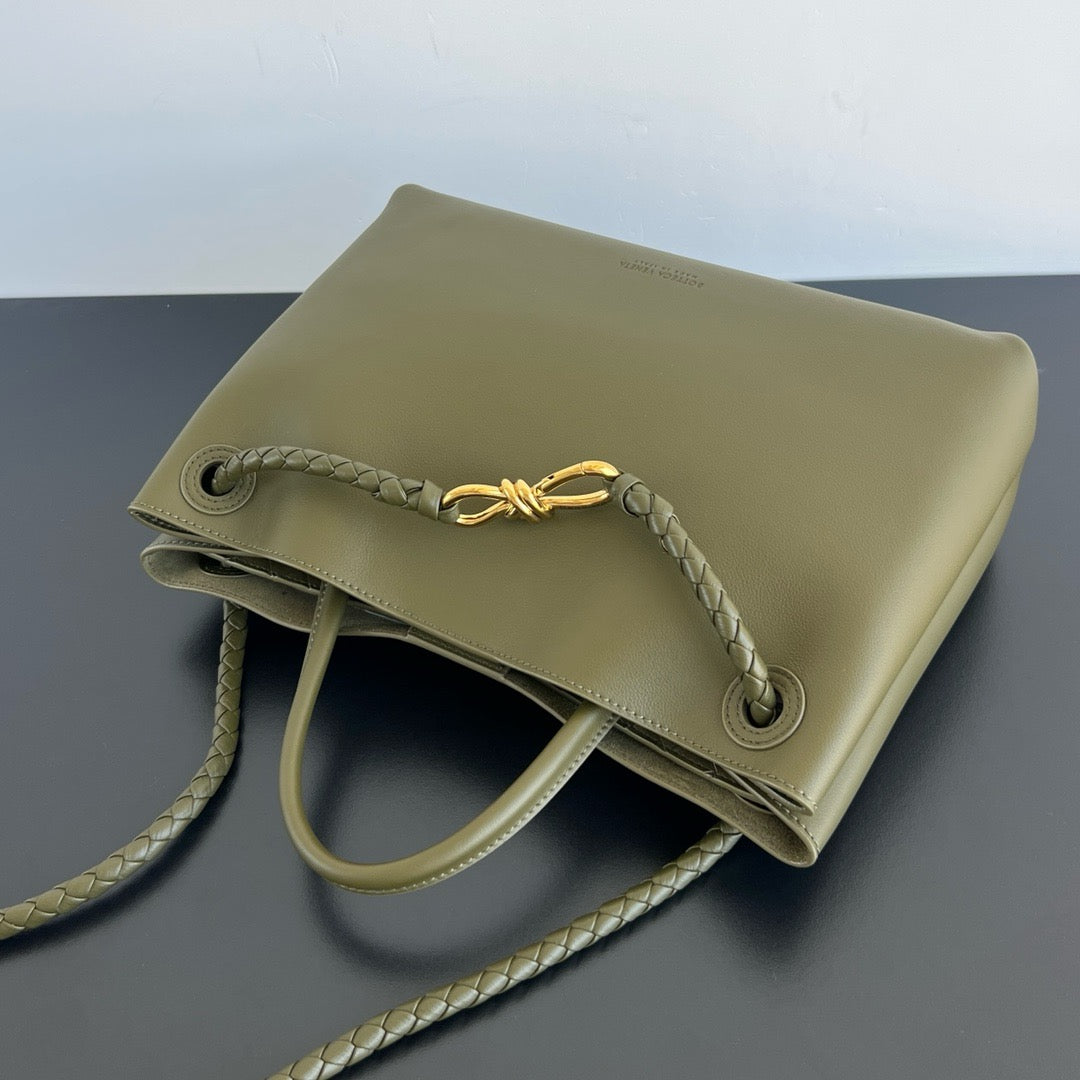 보테가 베네타 스무스 레더 안디아모 미디움