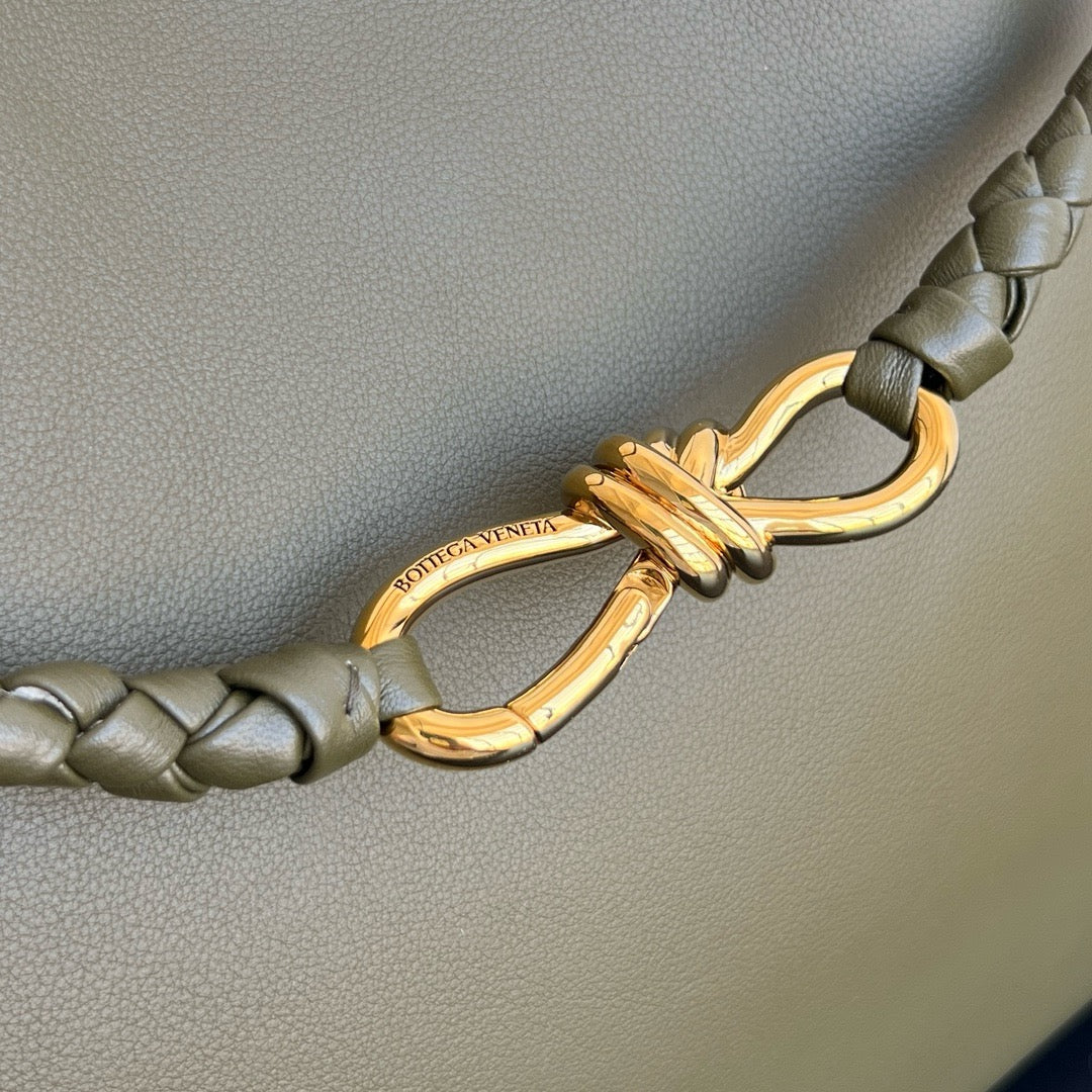 보테가 베네타 스무스 레더 안디아모 미디움