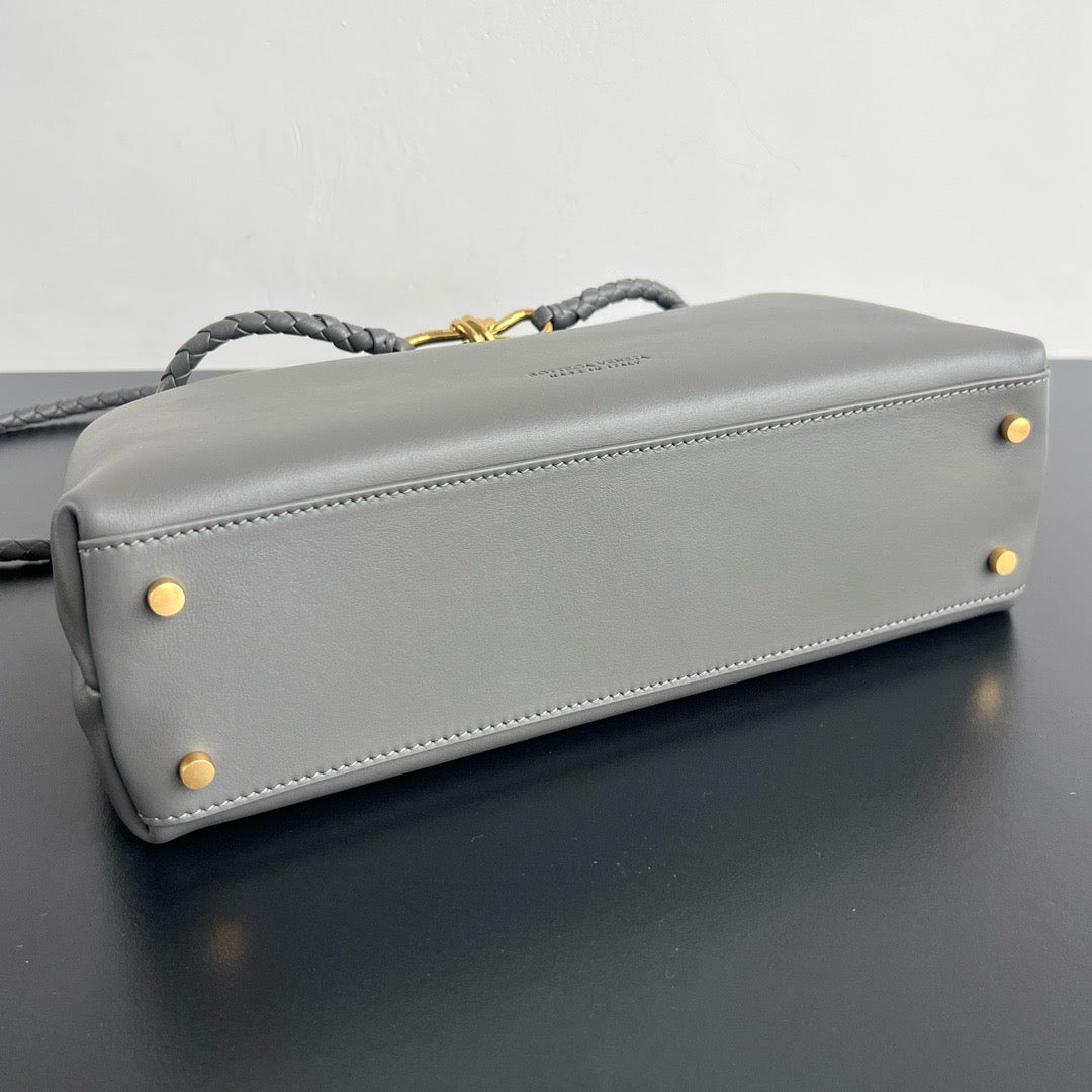 보테가 베네타 스무스 레더 안디아모 미디움