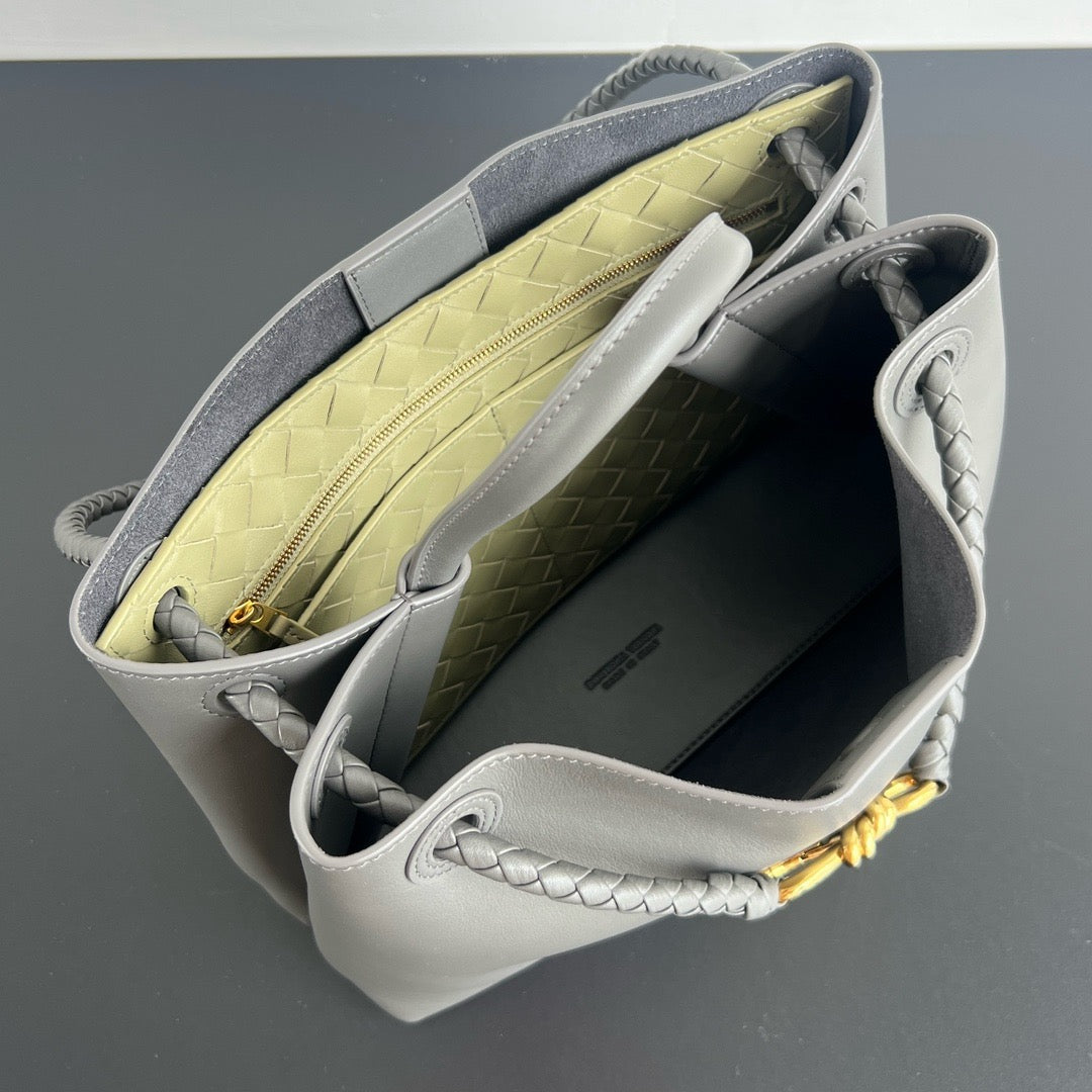 보테가 베네타 스무스 레더 안디아모 미디움