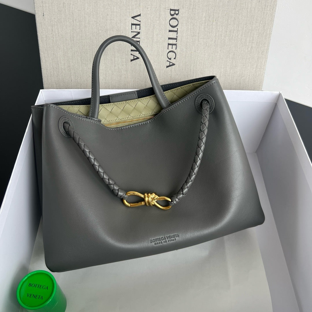 보테가 베네타 스무스 레더 안디아모 미디움