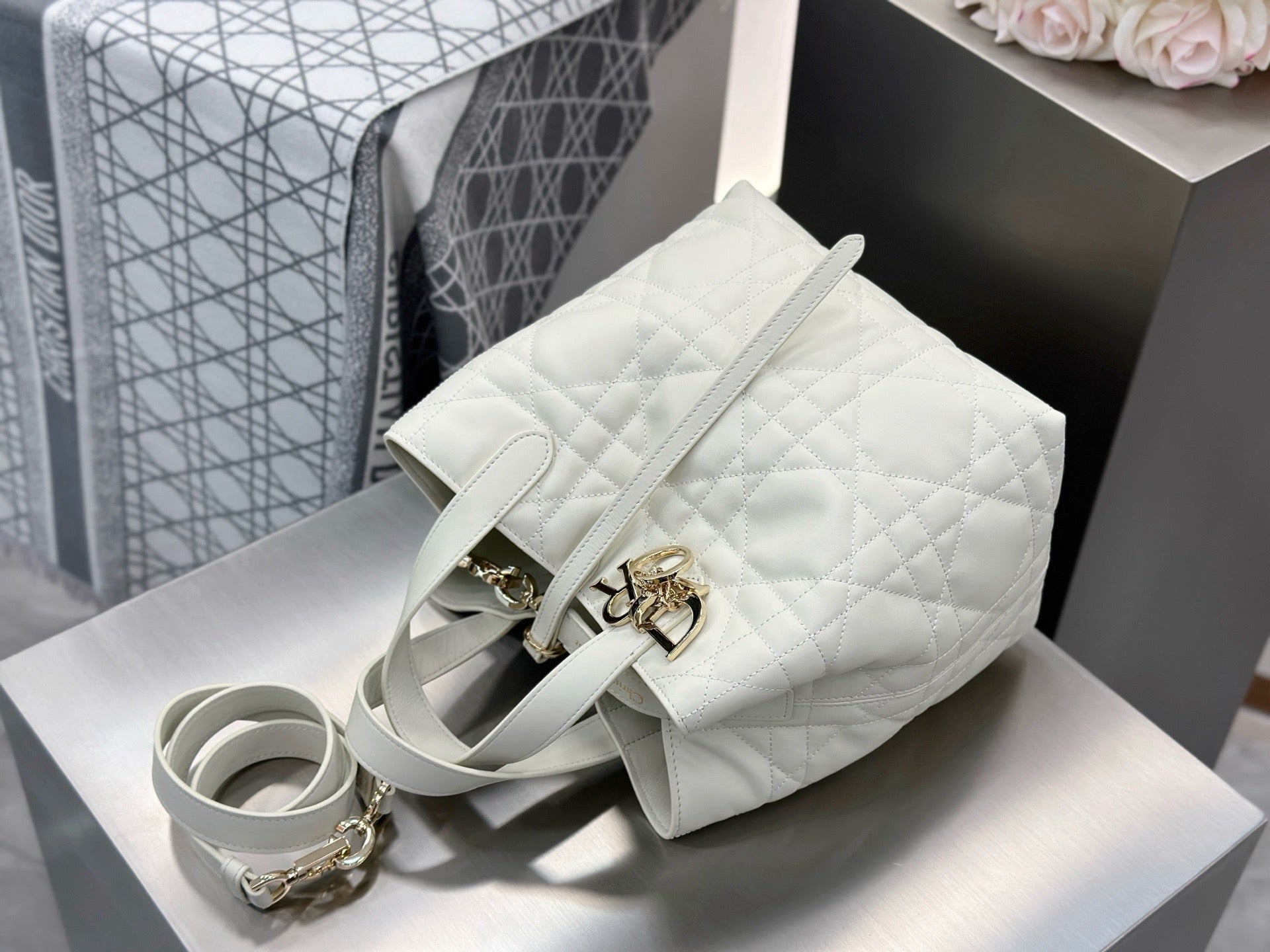 디올 버티컬 뚜주흐백 스몰,미디움