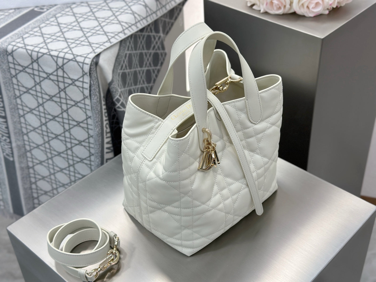 디올 버티컬 뚜주흐백 스몰,미디움