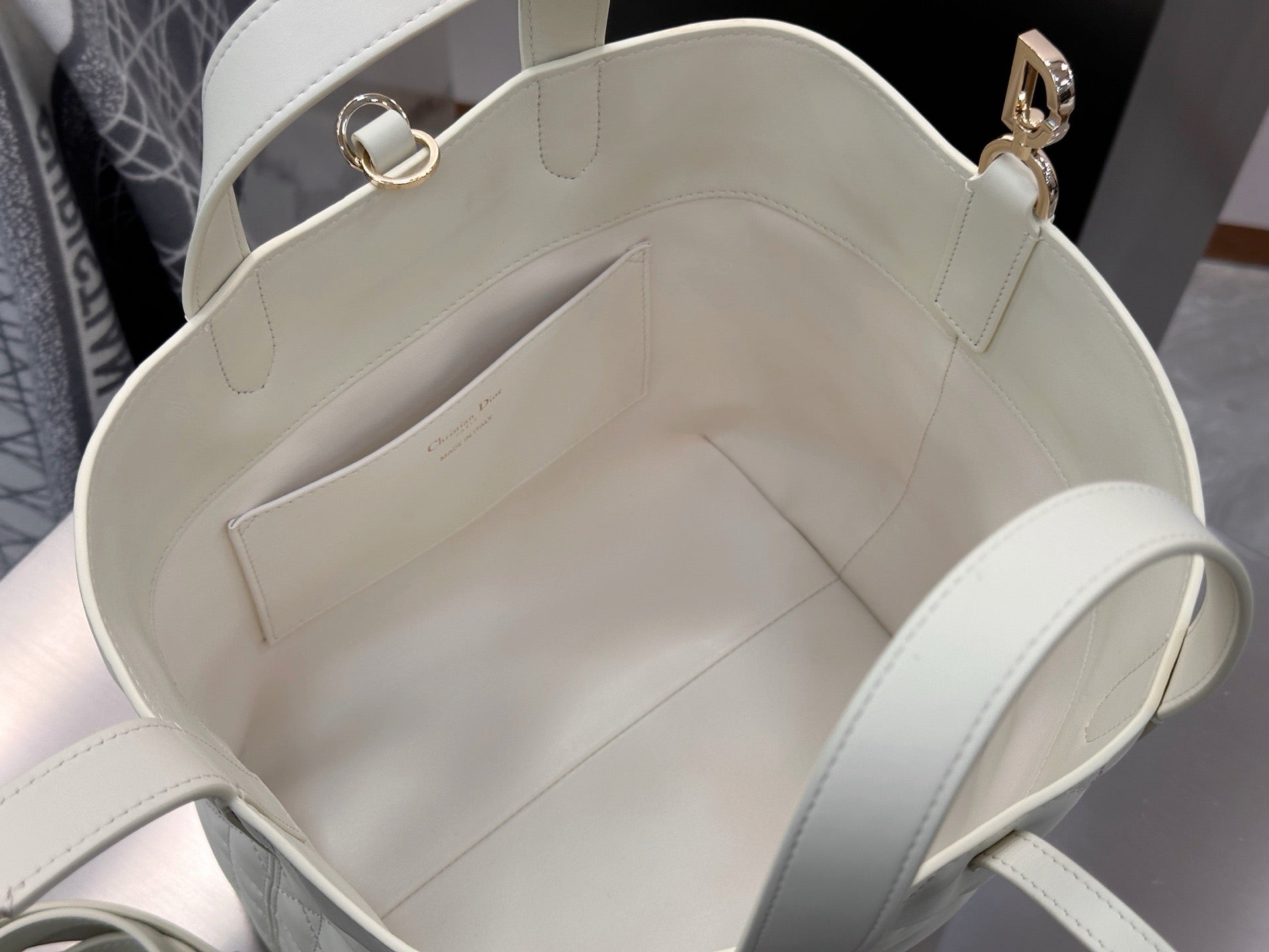 디올 버티컬 뚜주흐백 스몰,미디움