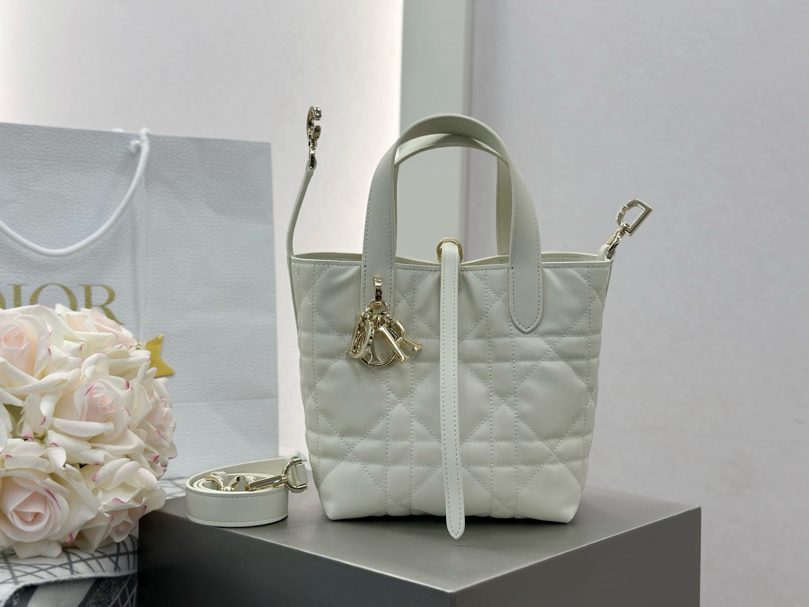 디올 버티컬 뚜주흐백 스몰,미디움