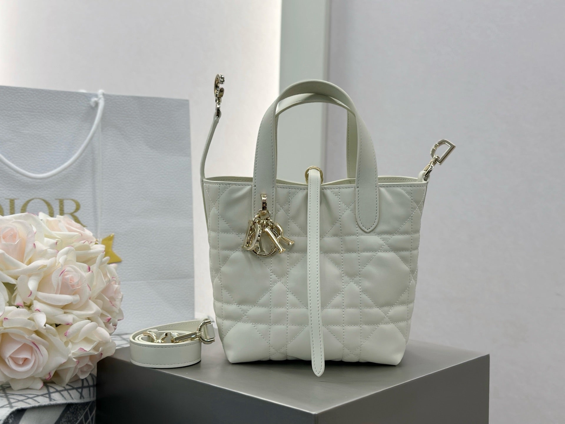 디올 버티컬 뚜주흐백 스몰,미디움