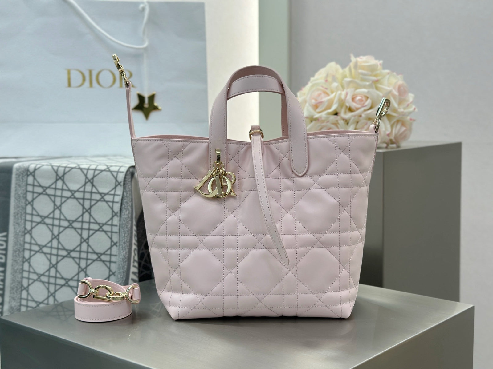 디올 버티컬 뚜주흐백 스몰,미디움