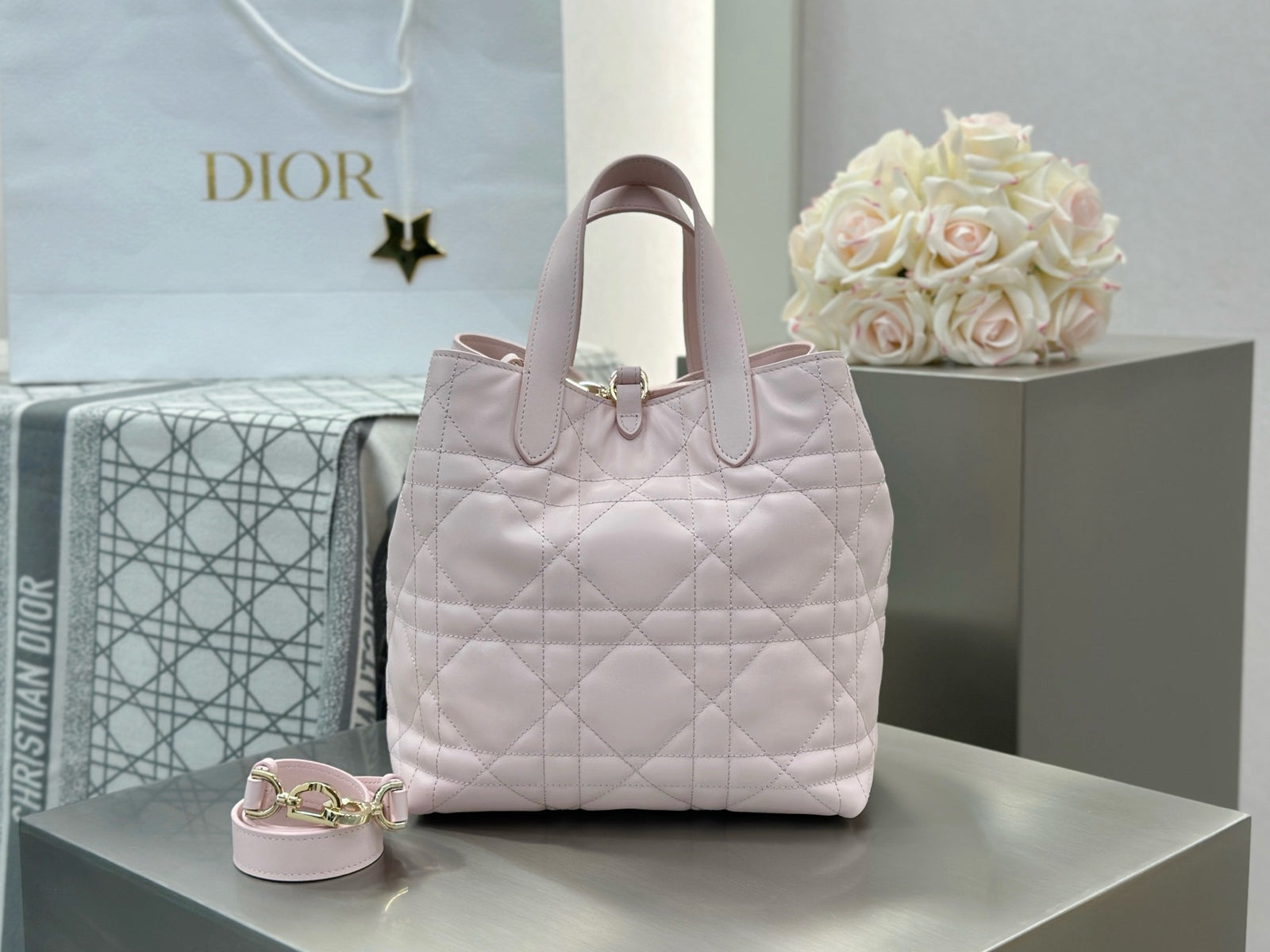 디올 버티컬 뚜주흐백 스몰,미디움