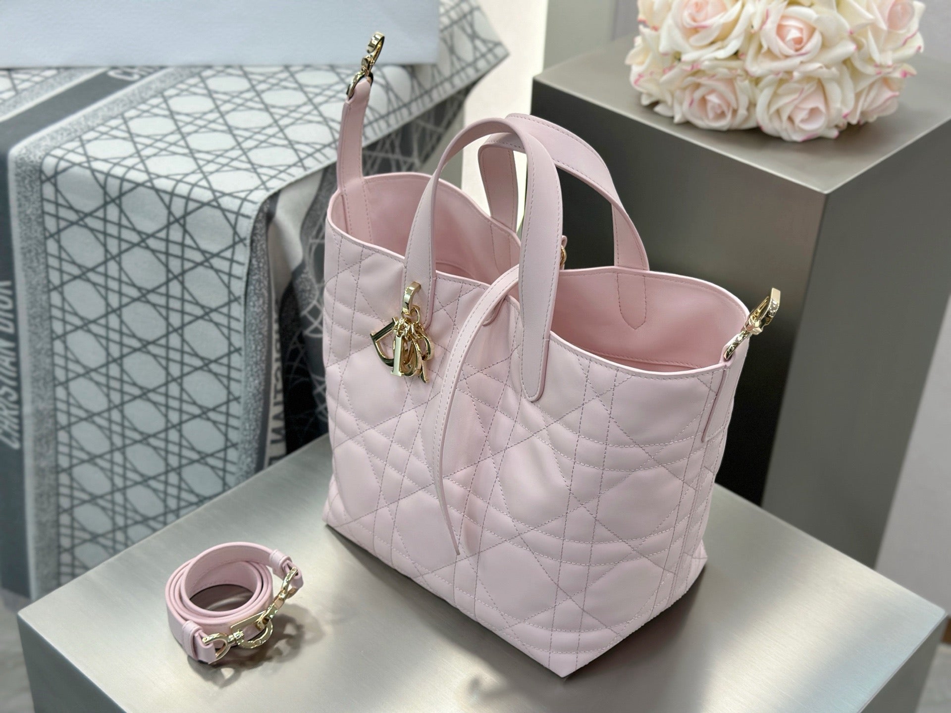 디올 버티컬 뚜주흐백 스몰,미디움