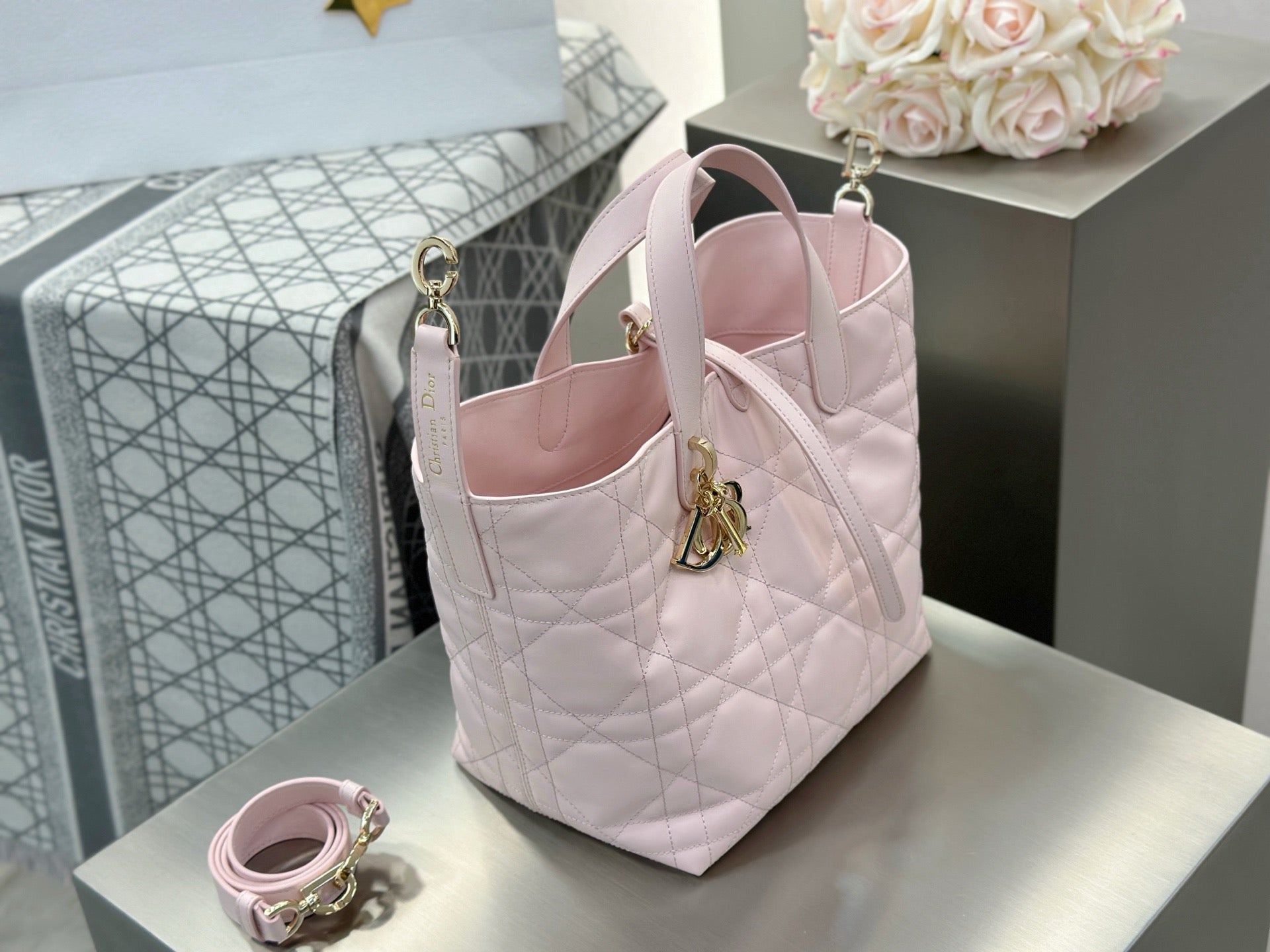 디올 버티컬 뚜주흐백 스몰,미디움