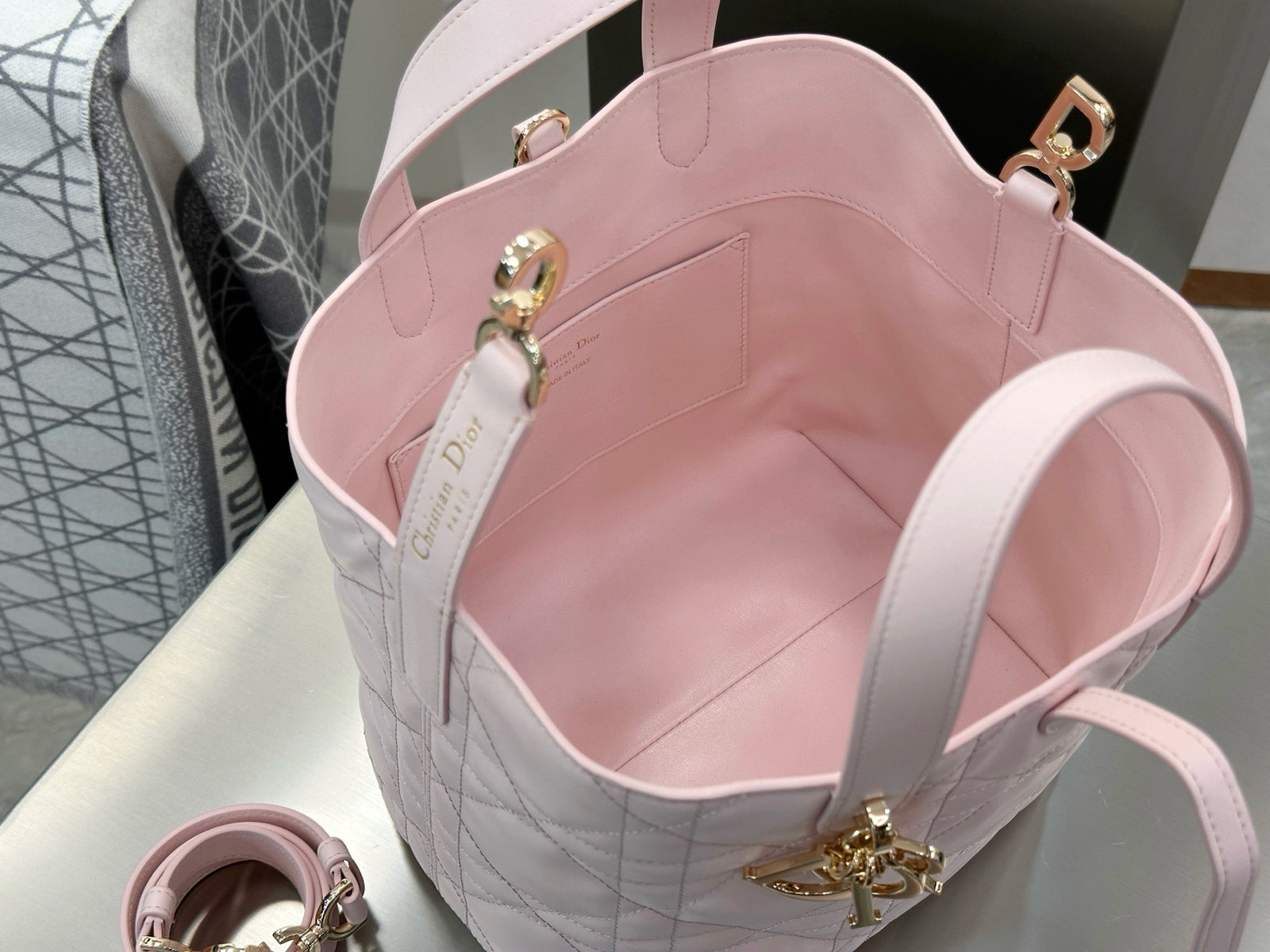 디올 버티컬 뚜주흐백 스몰,미디움