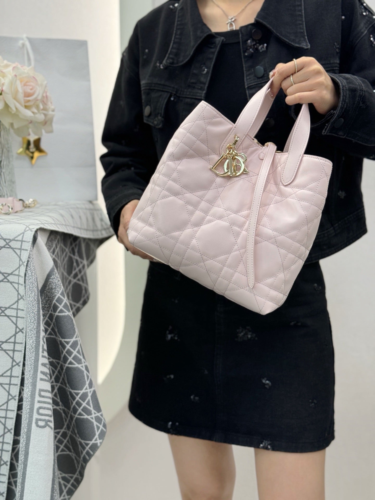 디올 버티컬 뚜주흐백 스몰,미디움