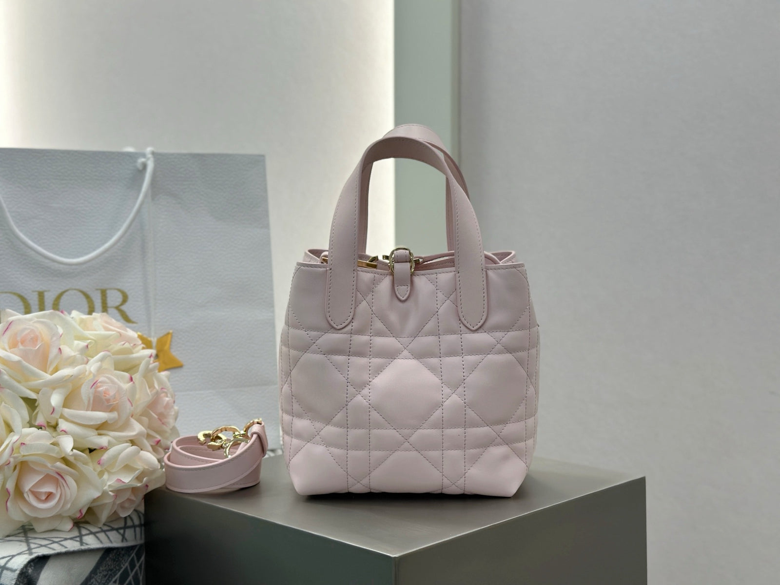 디올 버티컬 뚜주흐백 스몰,미디움