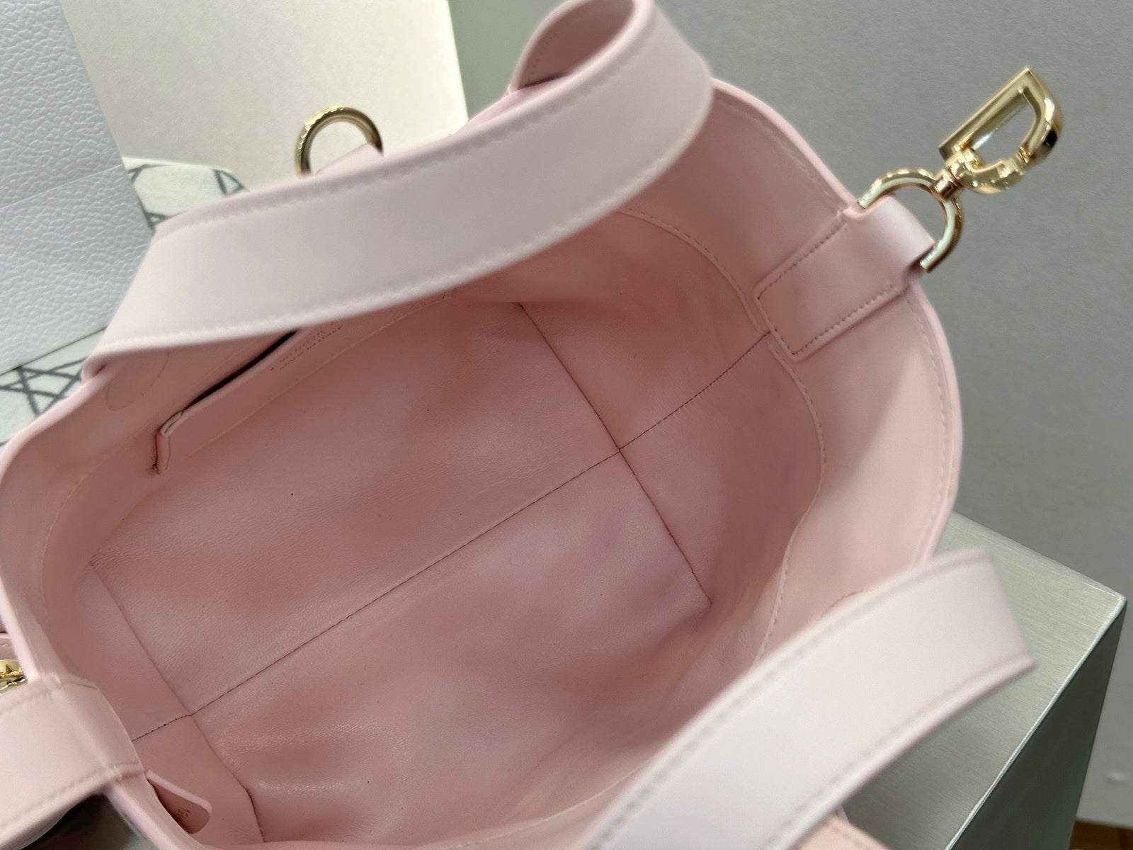 디올 버티컬 뚜주흐백 스몰,미디움