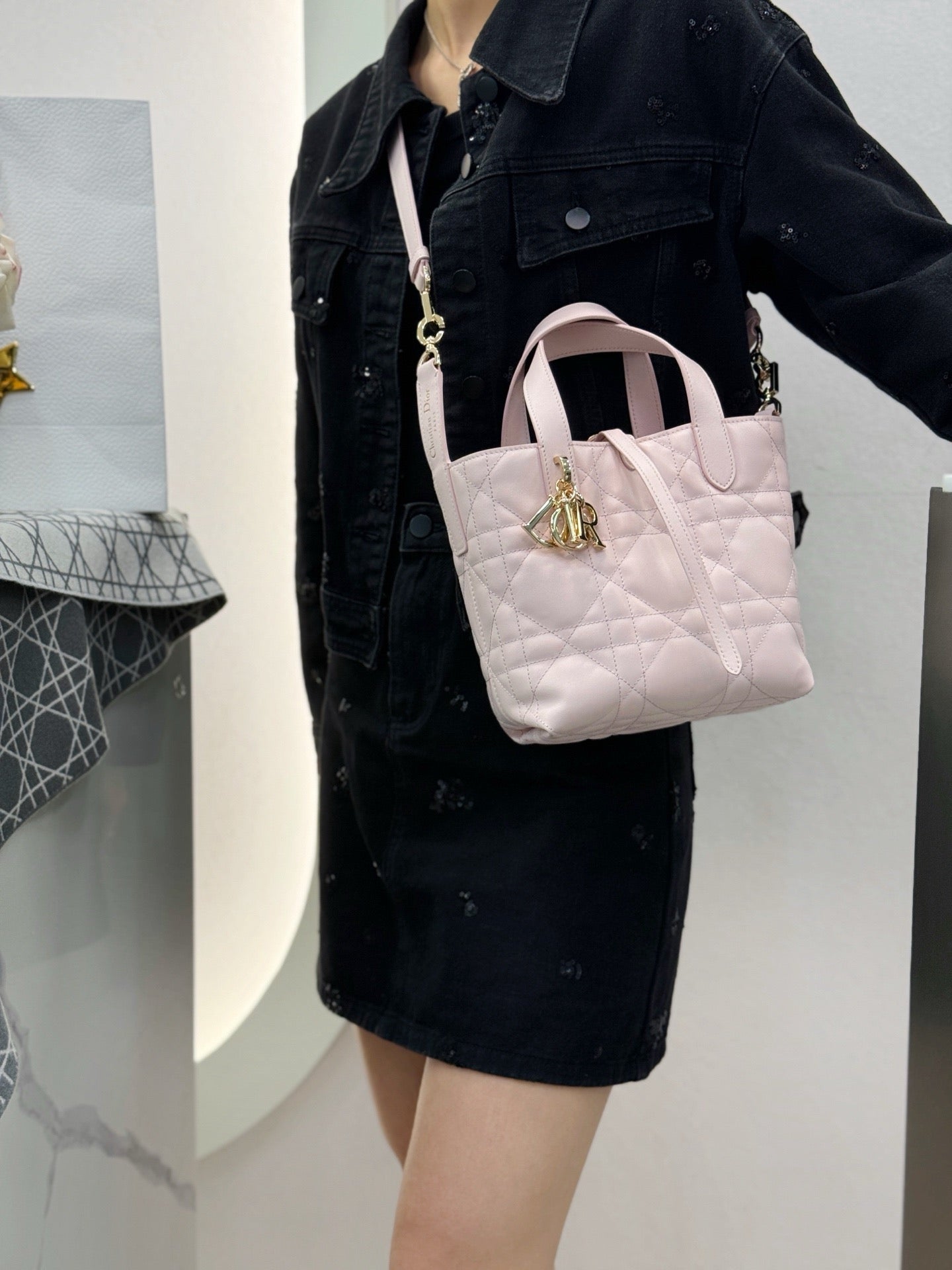 디올 버티컬 뚜주흐백 스몰,미디움