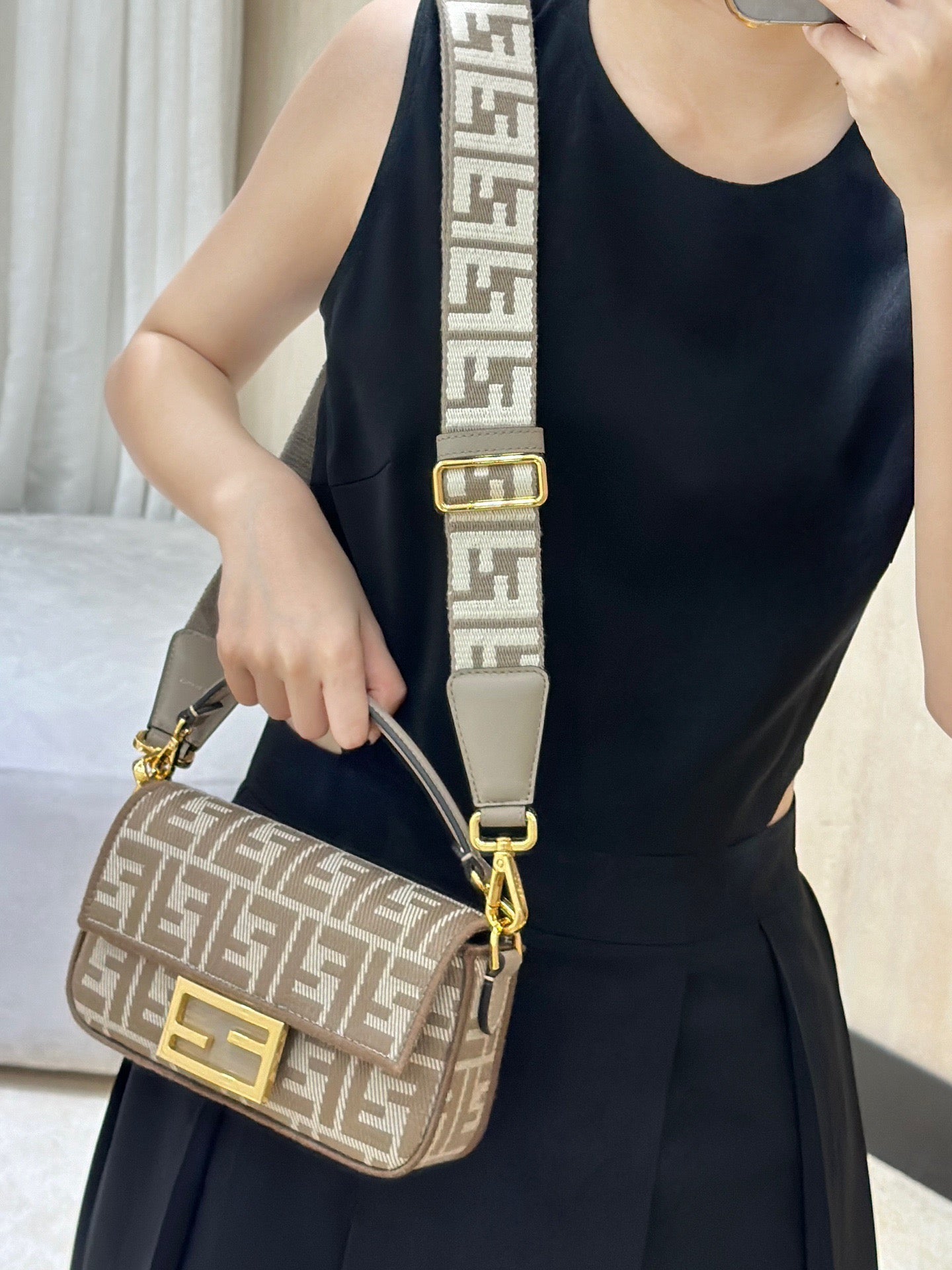 펜디 바게트 백 FF 자카드 미니