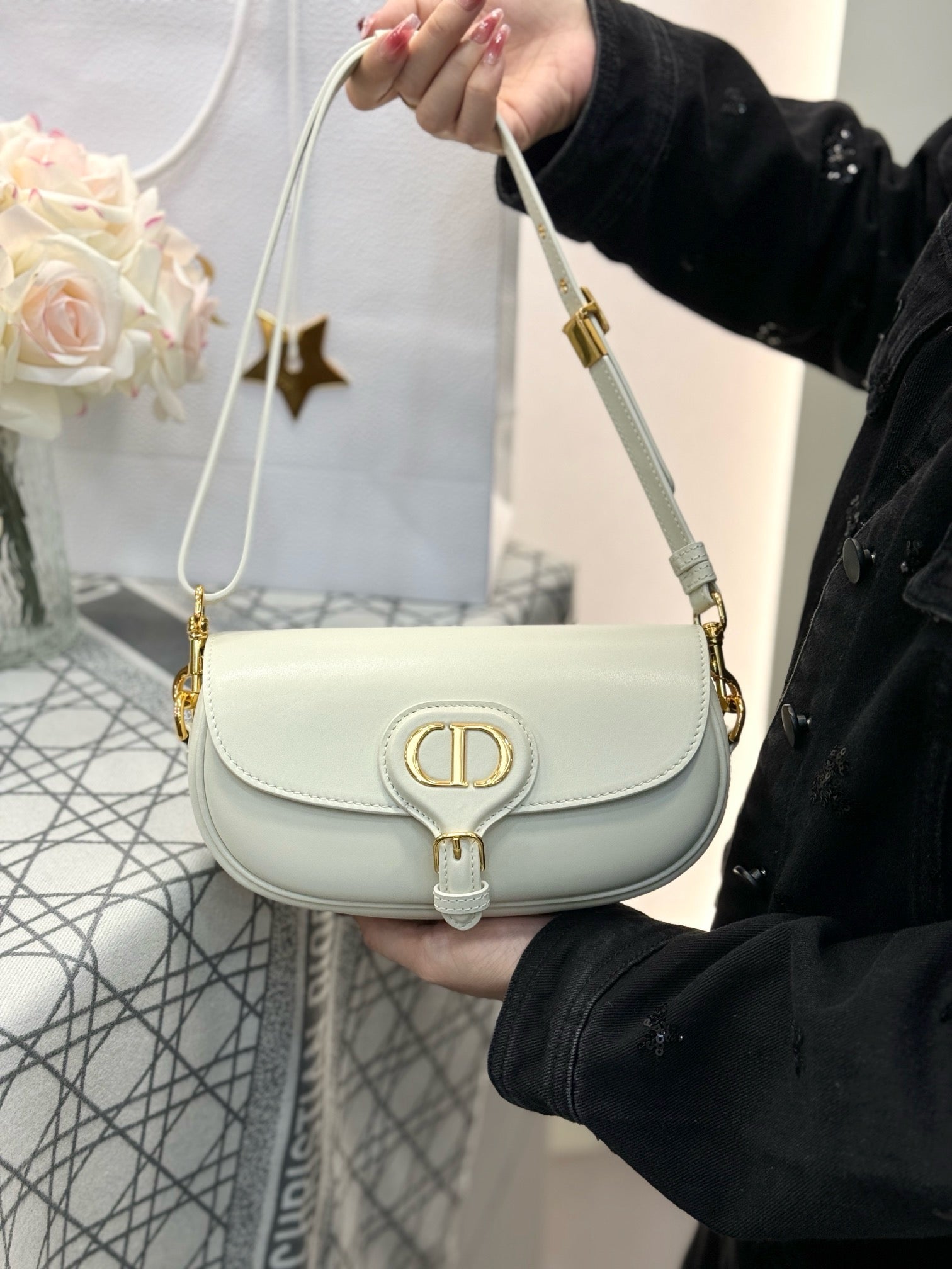 디올 바비백 레더 이스트웨스트