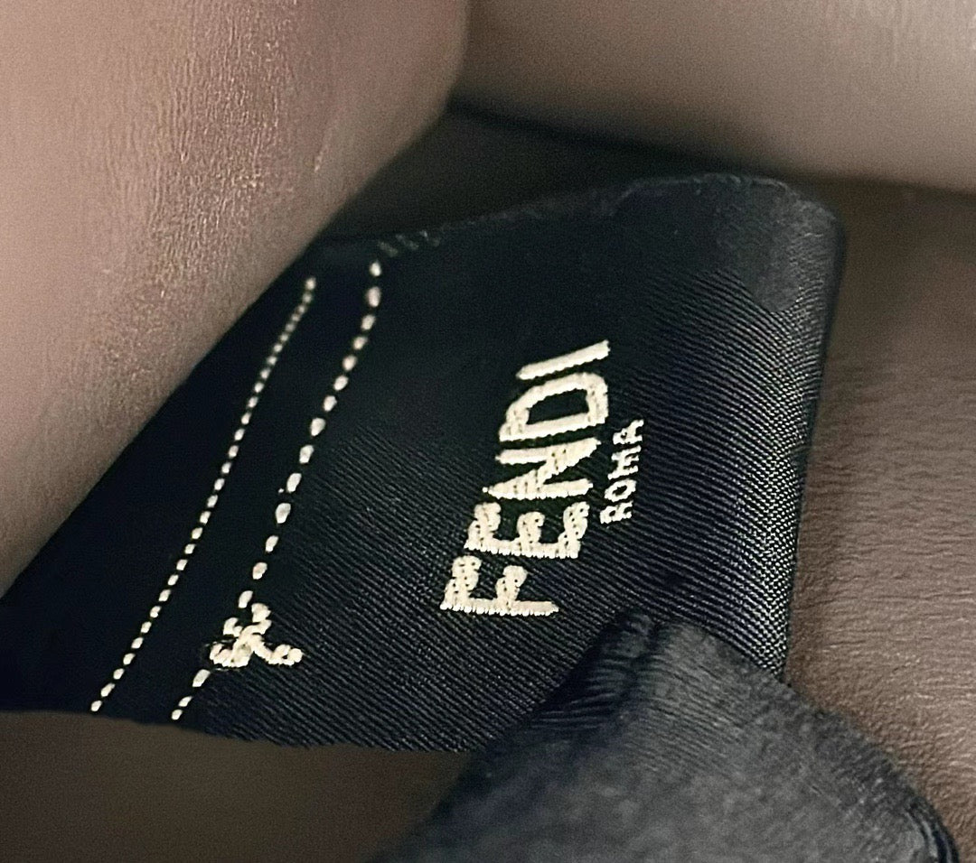 펜디 피카부 I See U 오스트리치 쁘띠