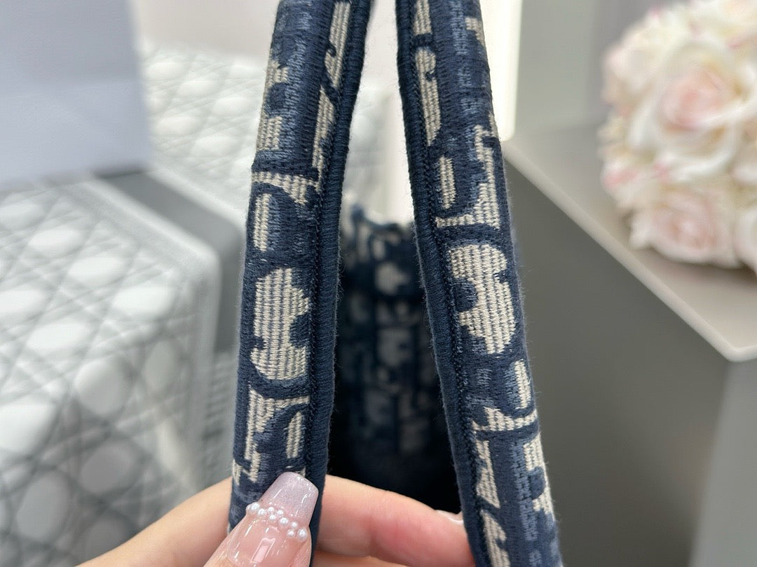 디올 오블리크 자수 북 토트백 라지