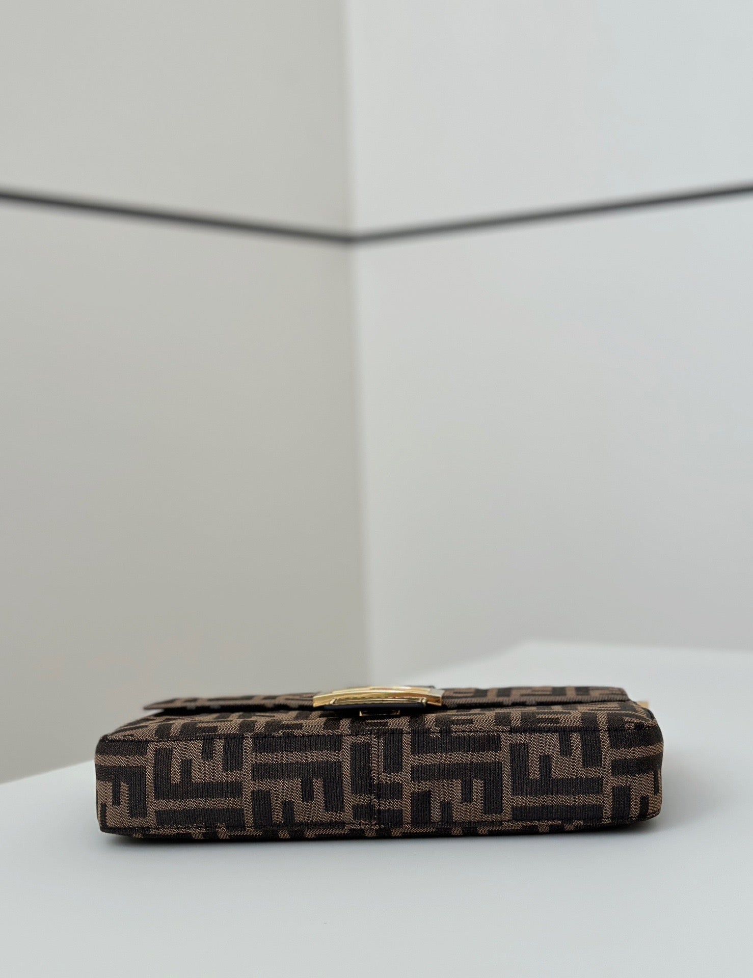 펜디 바게트 백 FF 자카드 미디움