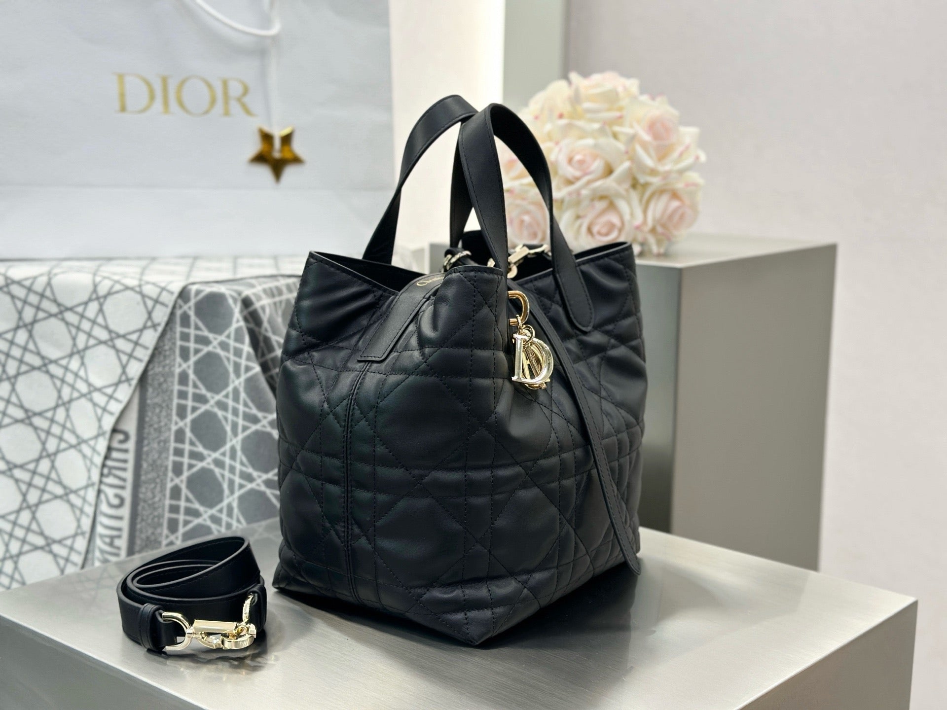 디올 버티컬 뚜주흐백 스몰,미디움