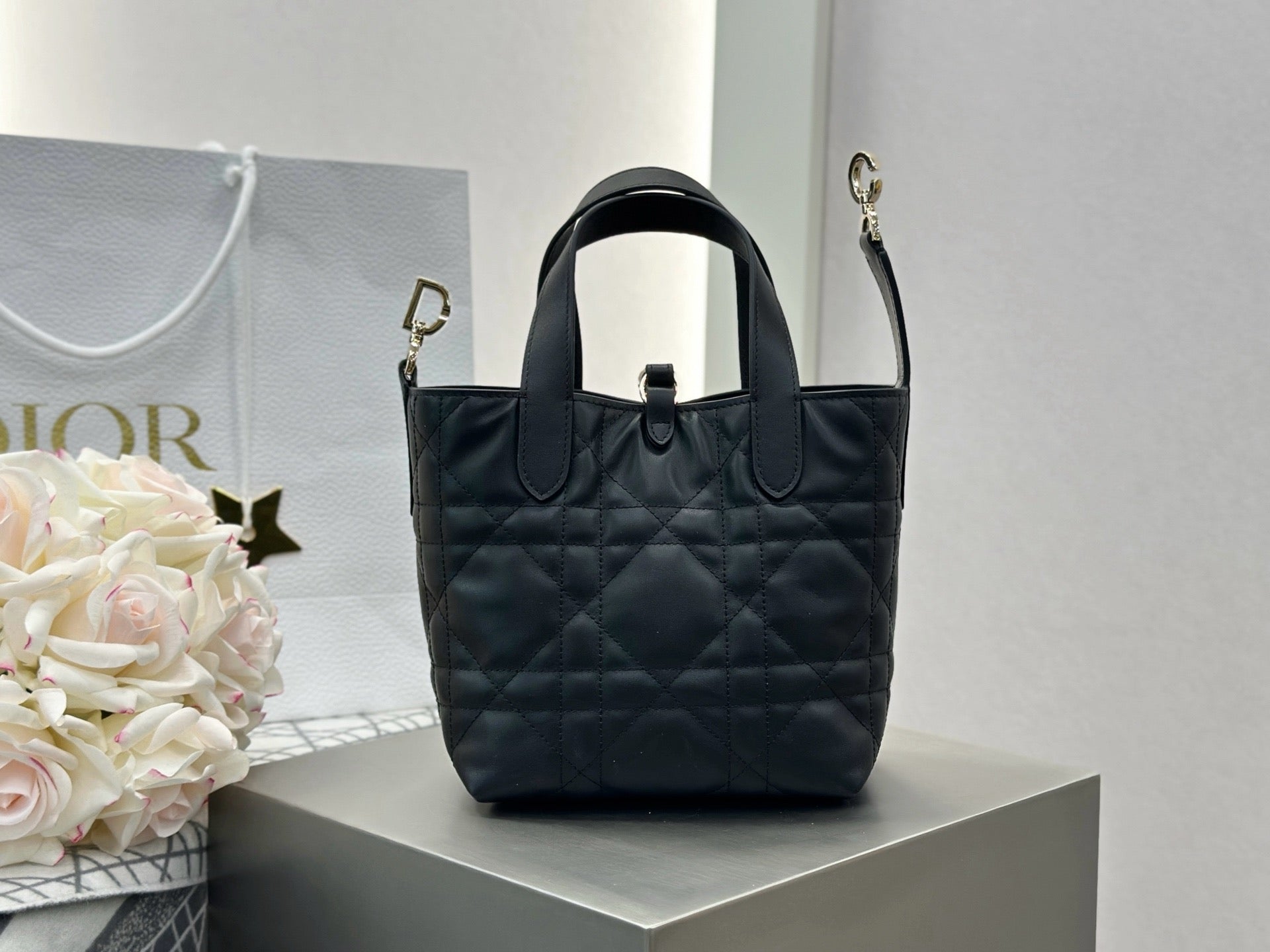 디올 버티컬 뚜주흐백 스몰,미디움