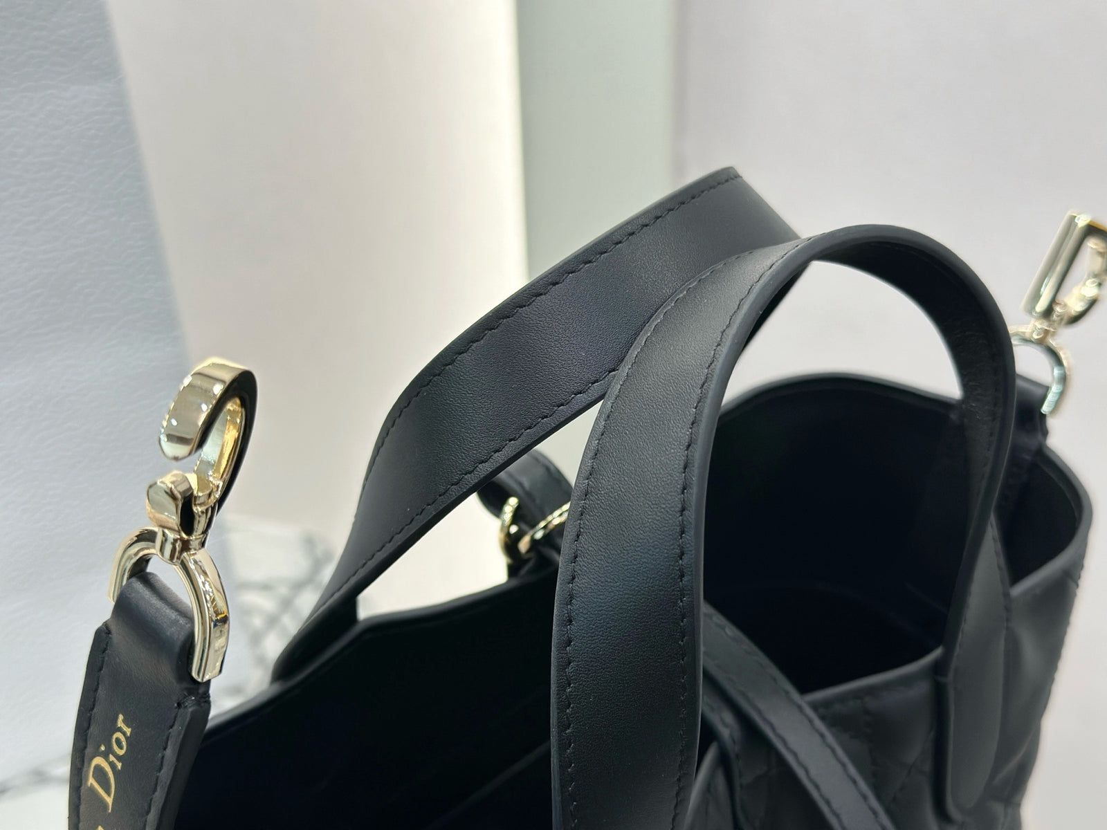 디올 버티컬 뚜주흐백 스몰,미디움