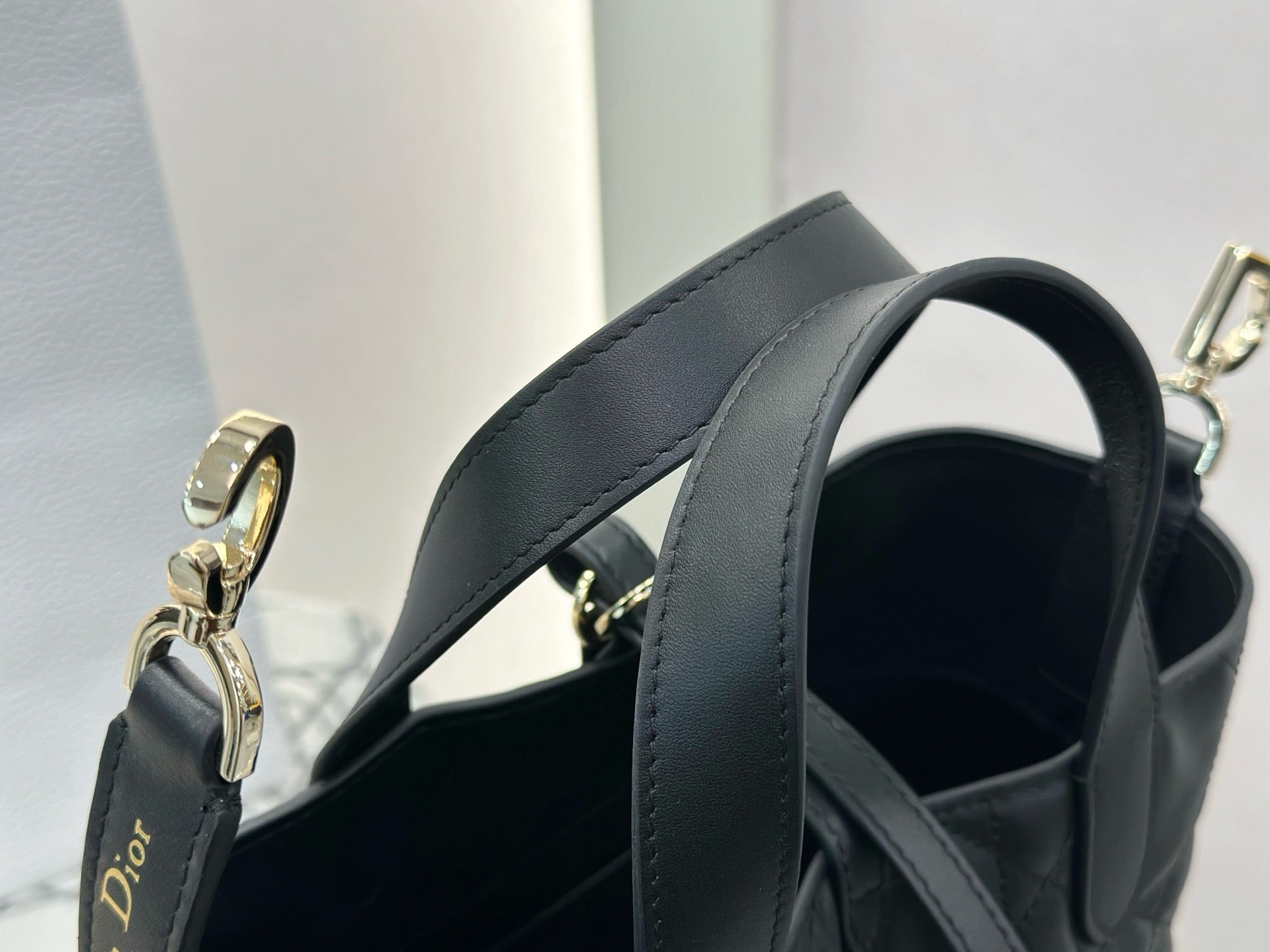 디올 버티컬 뚜주흐백 스몰,미디움