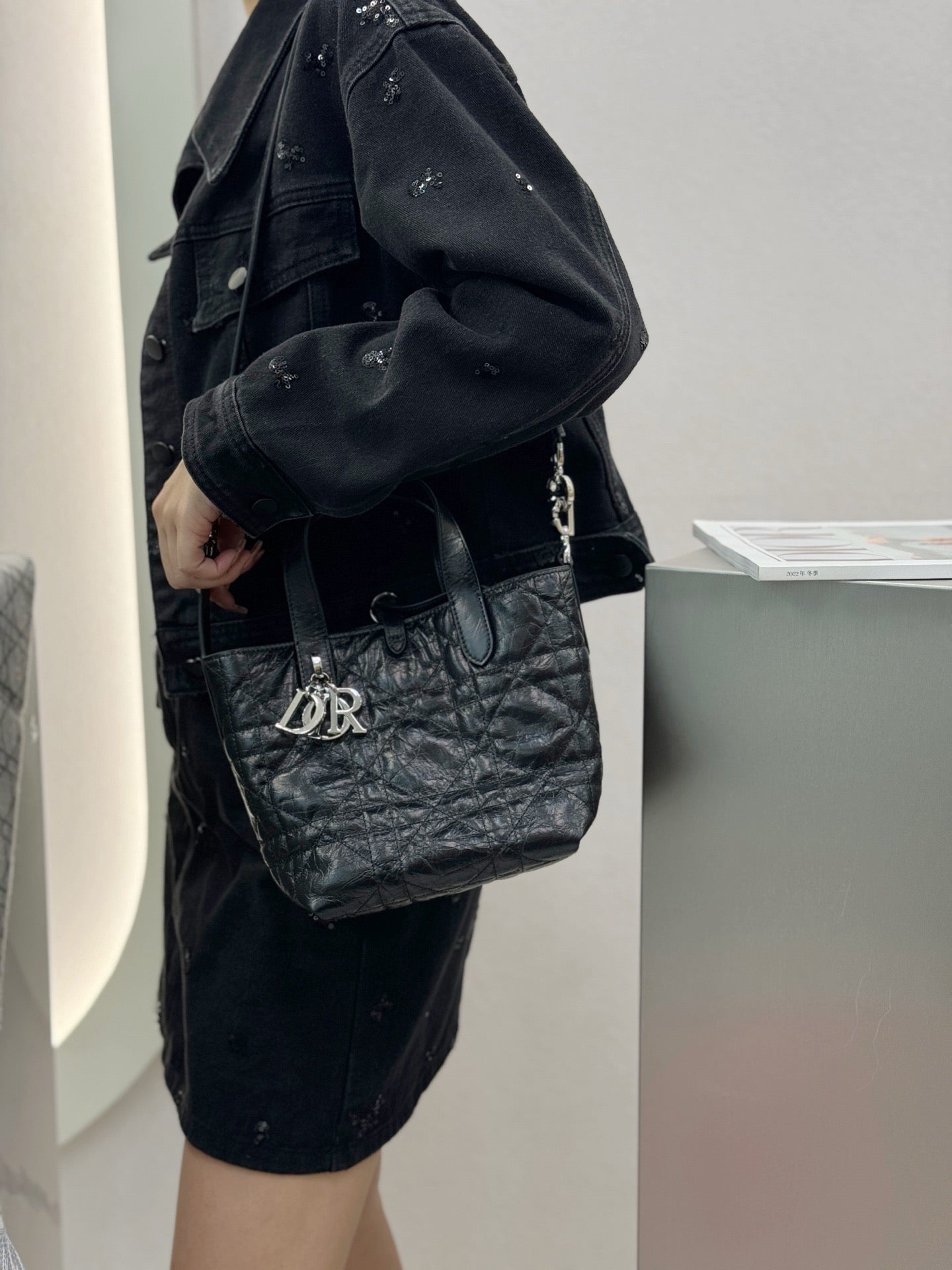 디올 매크로까나쥬 크링클 버티컬 뚜주흐백 스몰