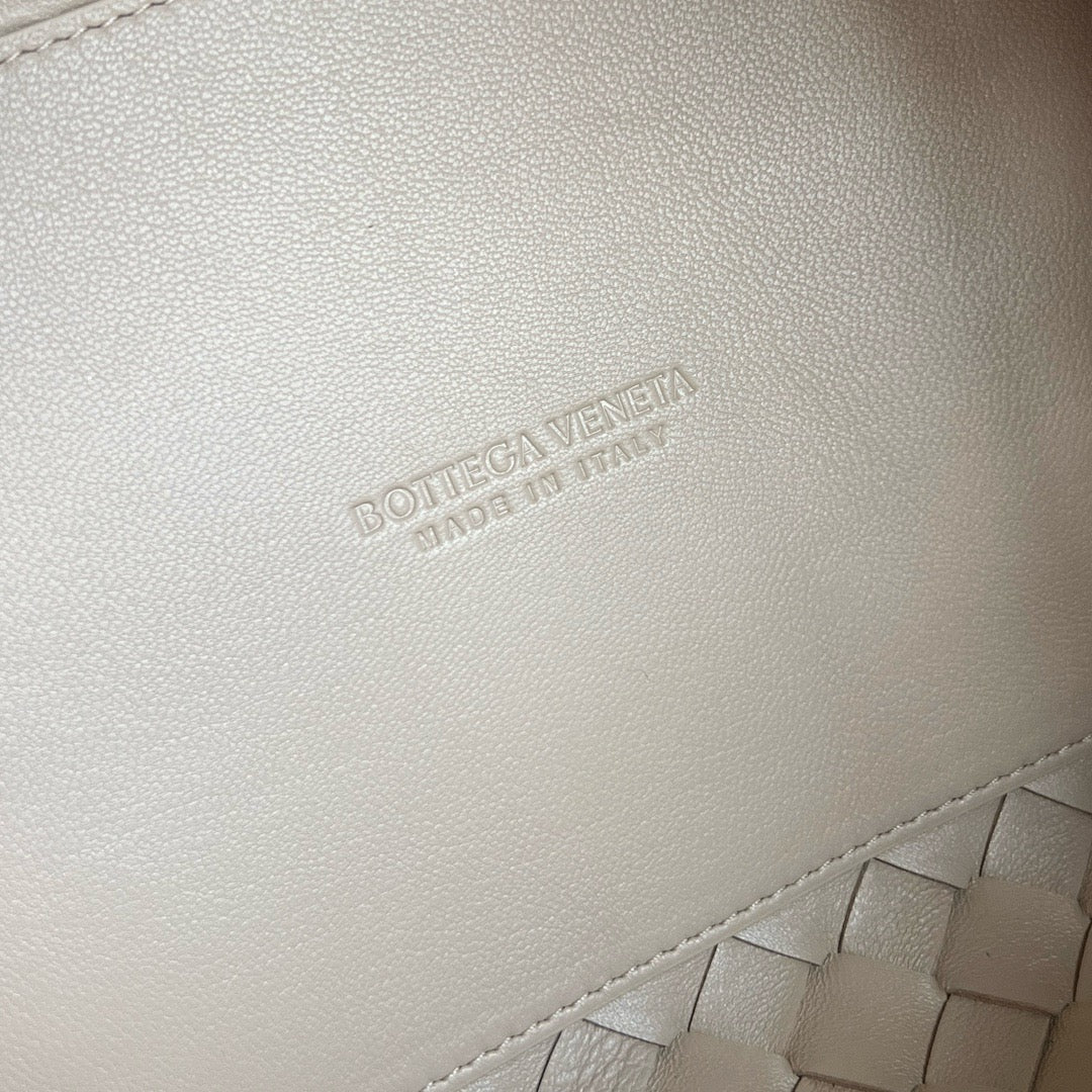 보테가 베네타 파라슈트 숄더백 미디움