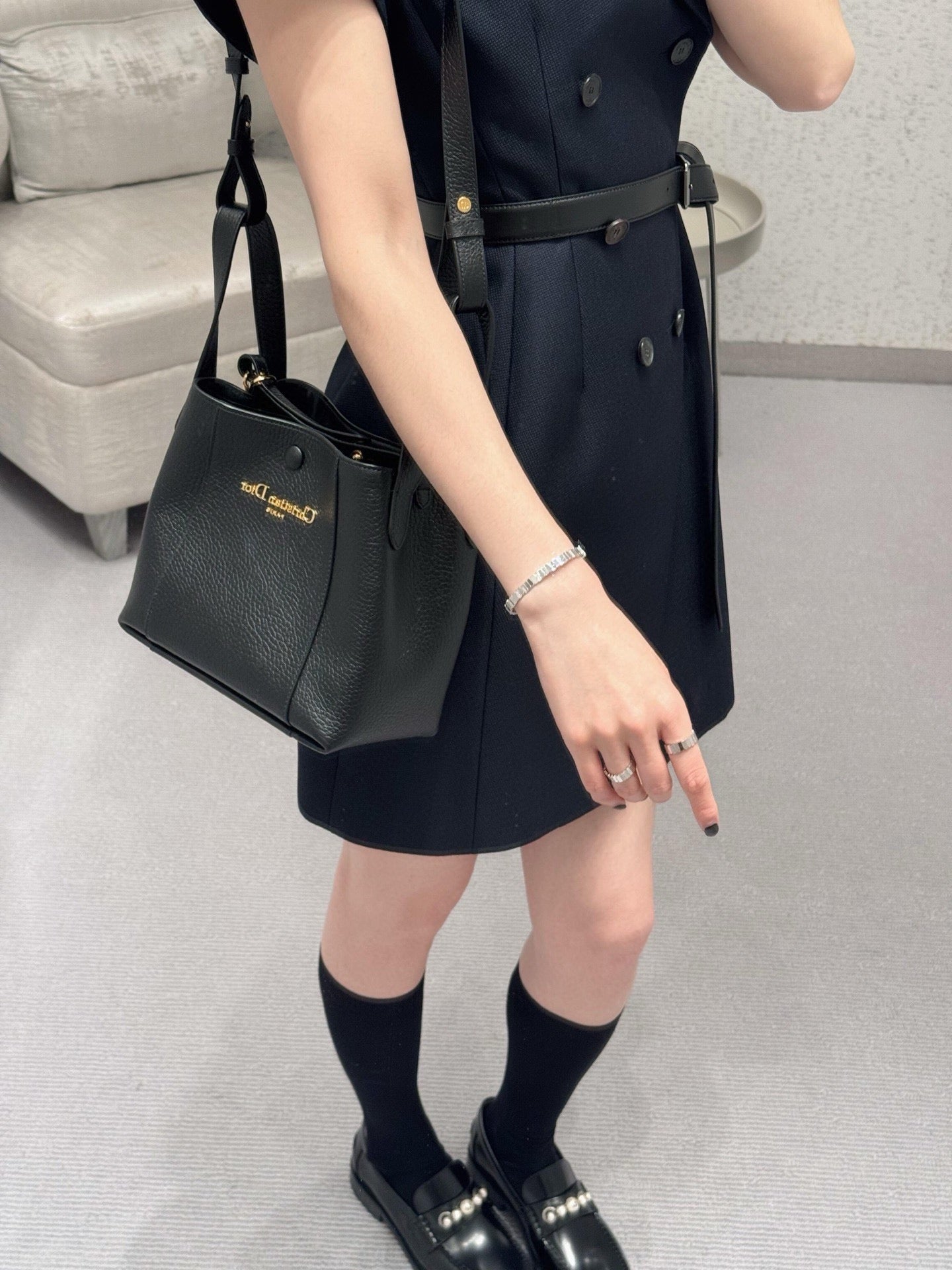 디올 시그니처 그레인 버킷백 스몰