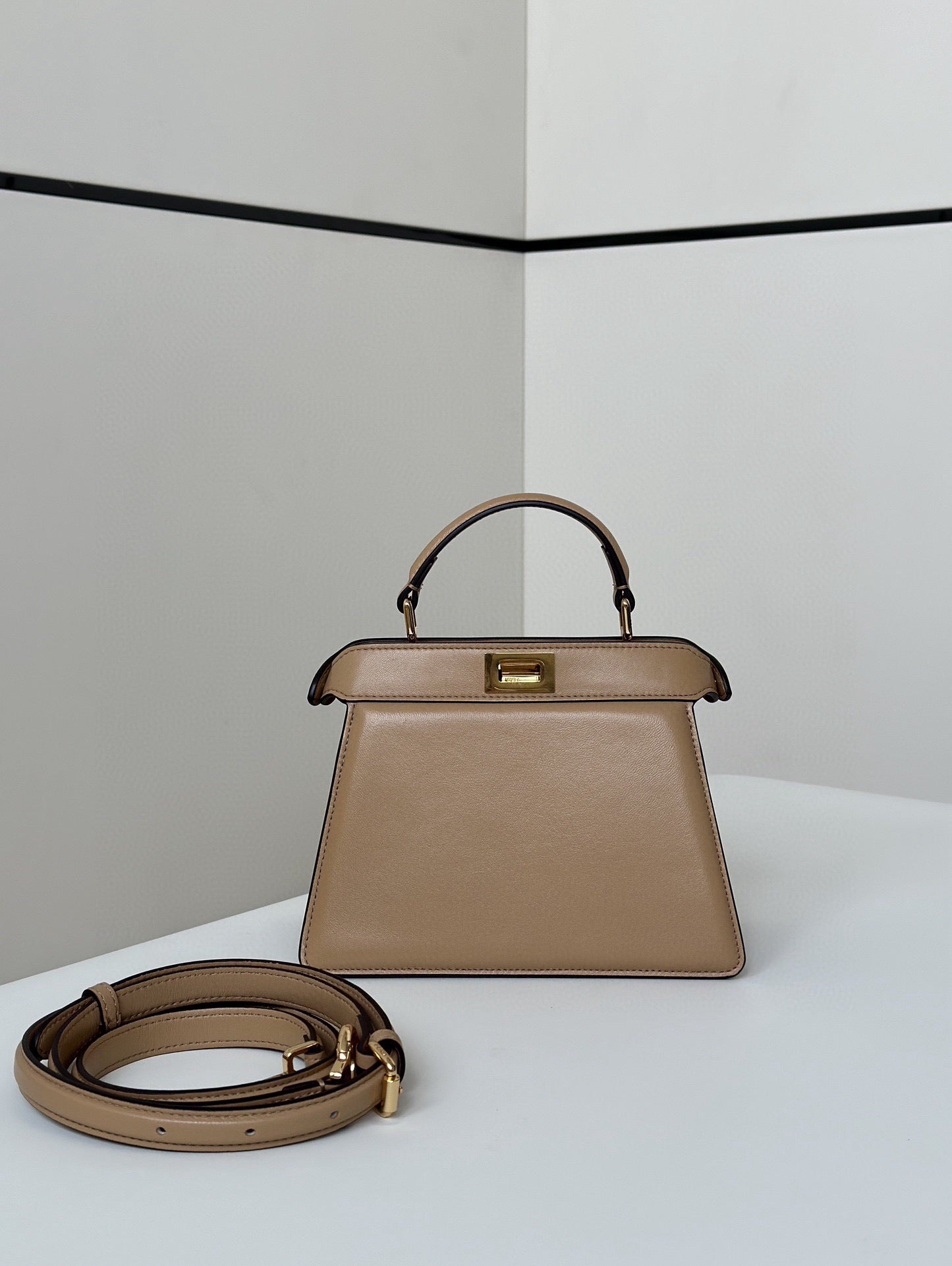 펜디 피카부 I See U 카프스킨 쁘띠