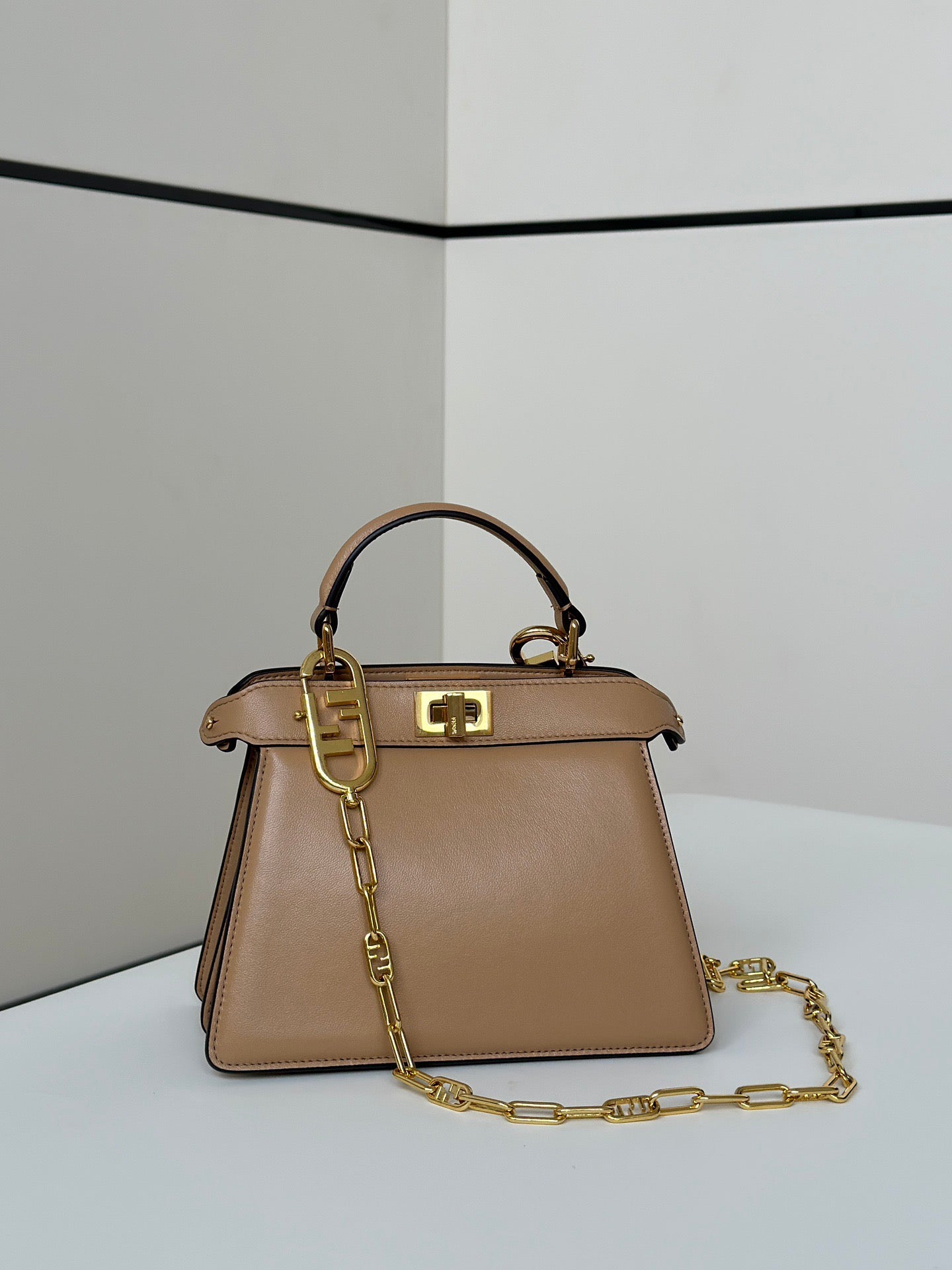 펜디 피카부 I See U 카프스킨 쁘띠