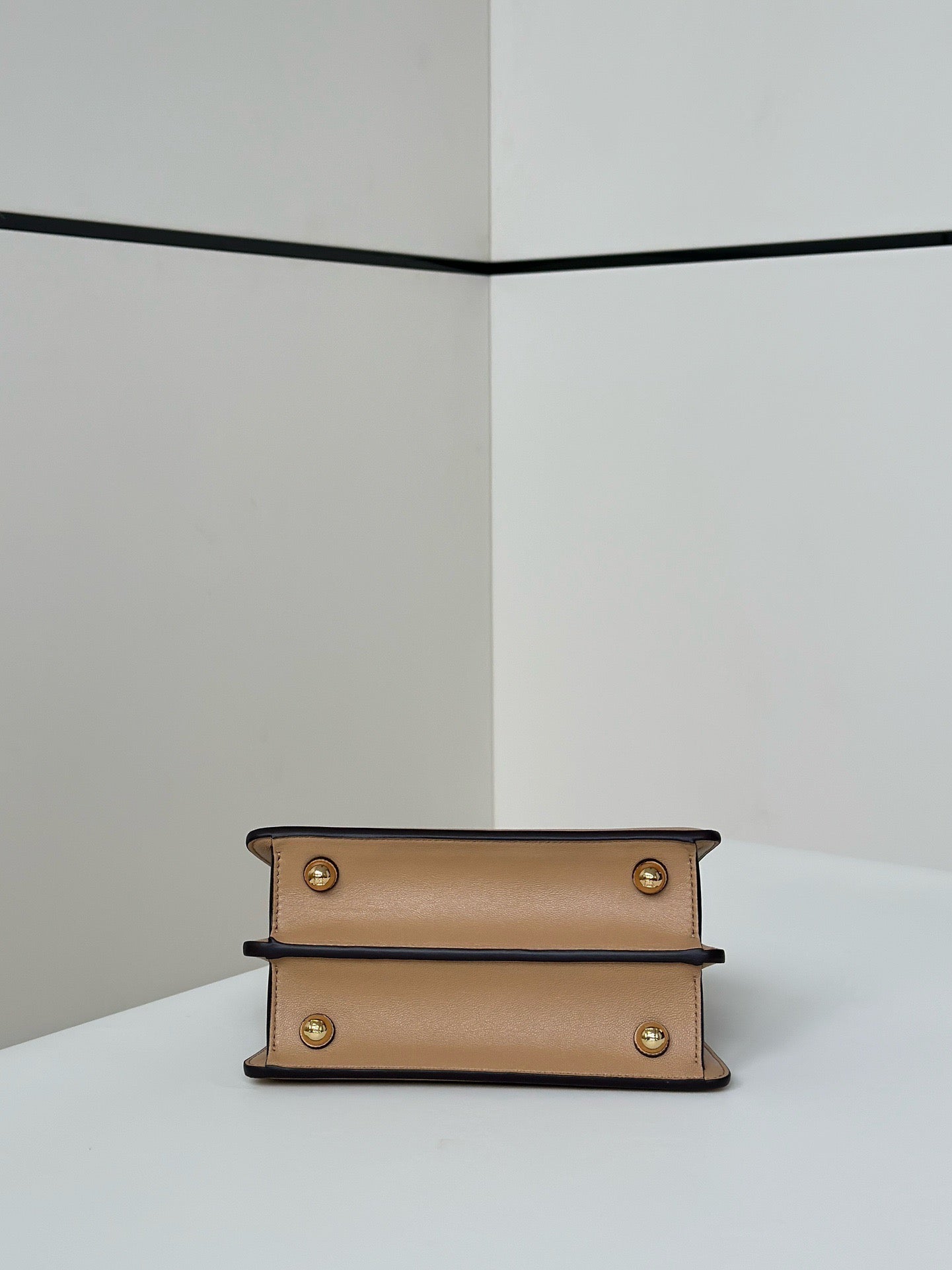 펜디 피카부 I See U 카프스킨 쁘띠