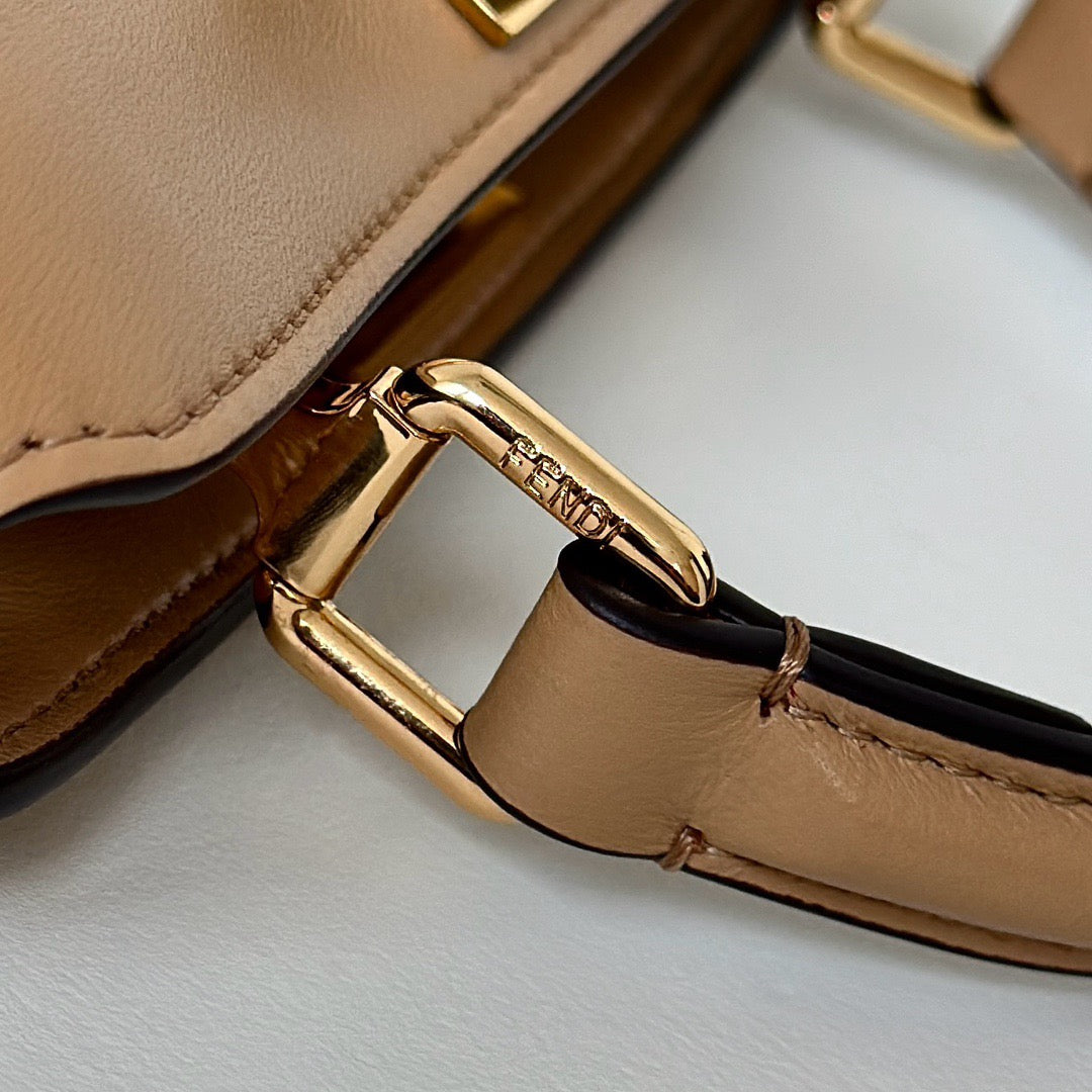 펜디 피카부 I See U 카프스킨 쁘띠