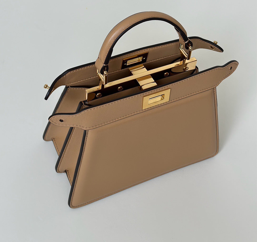 펜디 피카부 I See U 카프스킨 쁘띠