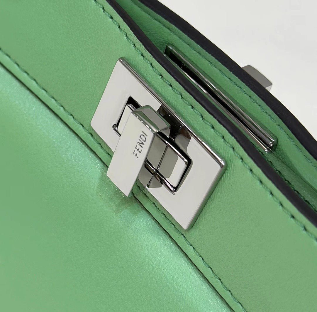 펜디 피카부 I See U 카프스킨 쁘띠