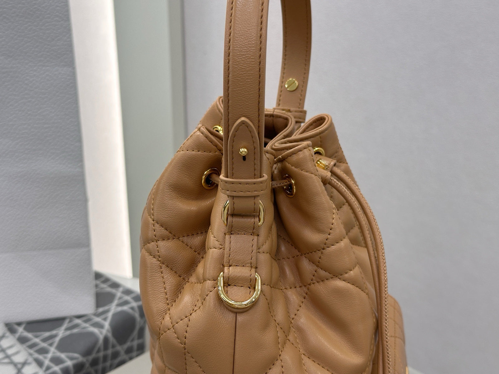 디올 카로 스몰 버킷백