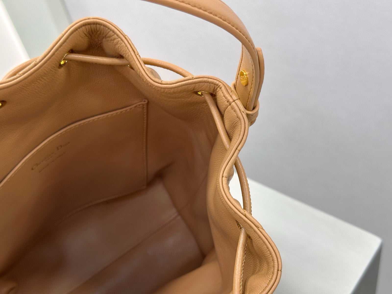 디올 카로 스몰 버킷백