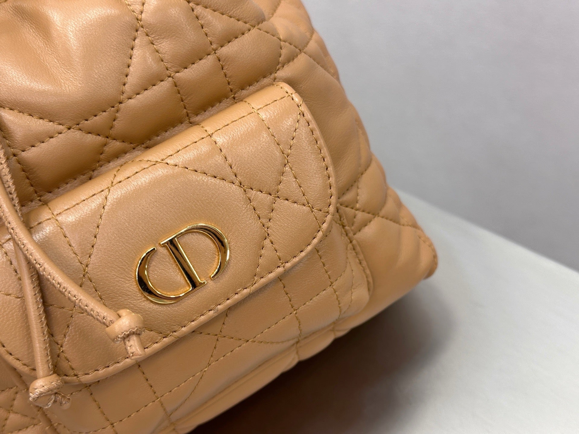 디올 카로 스몰 버킷백