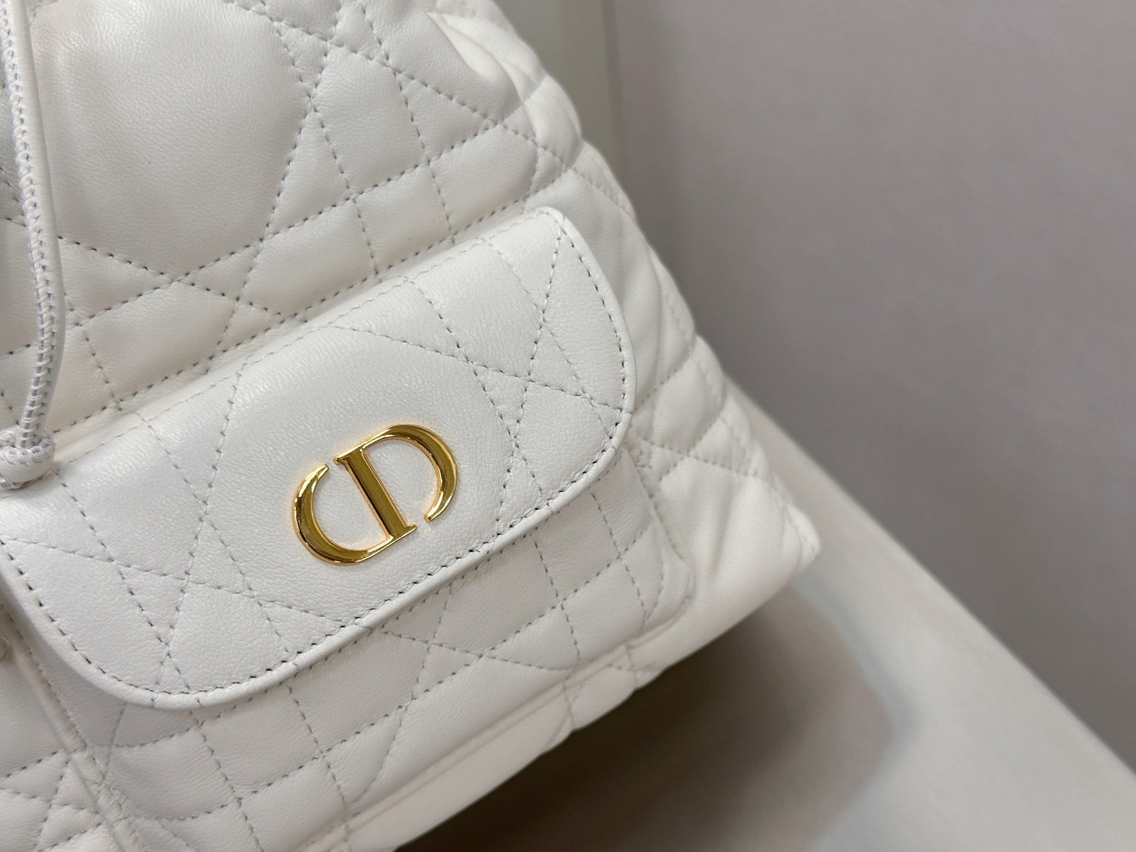 디올 카로 스몰 버킷백