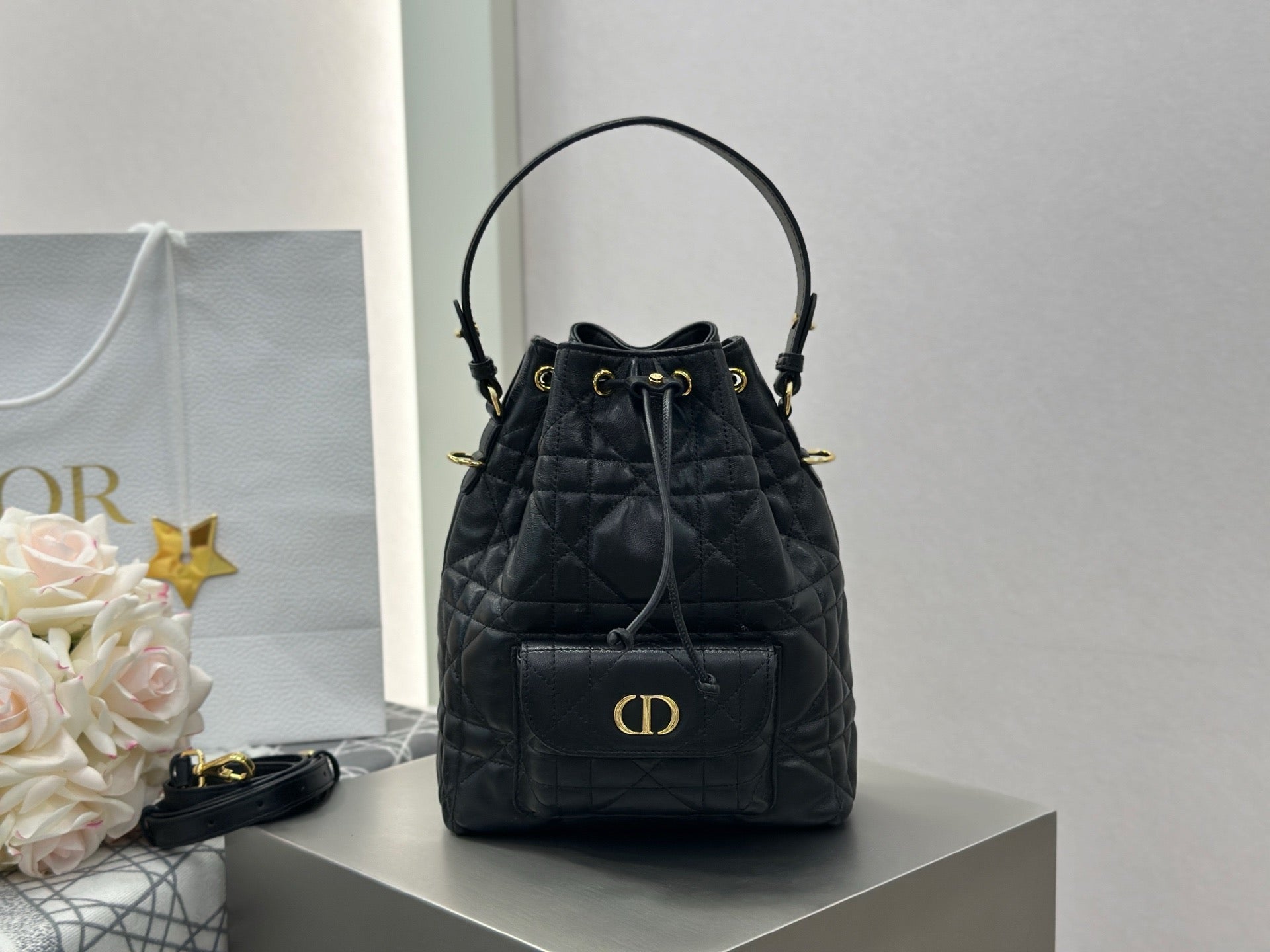 디올 카로 스몰 버킷백