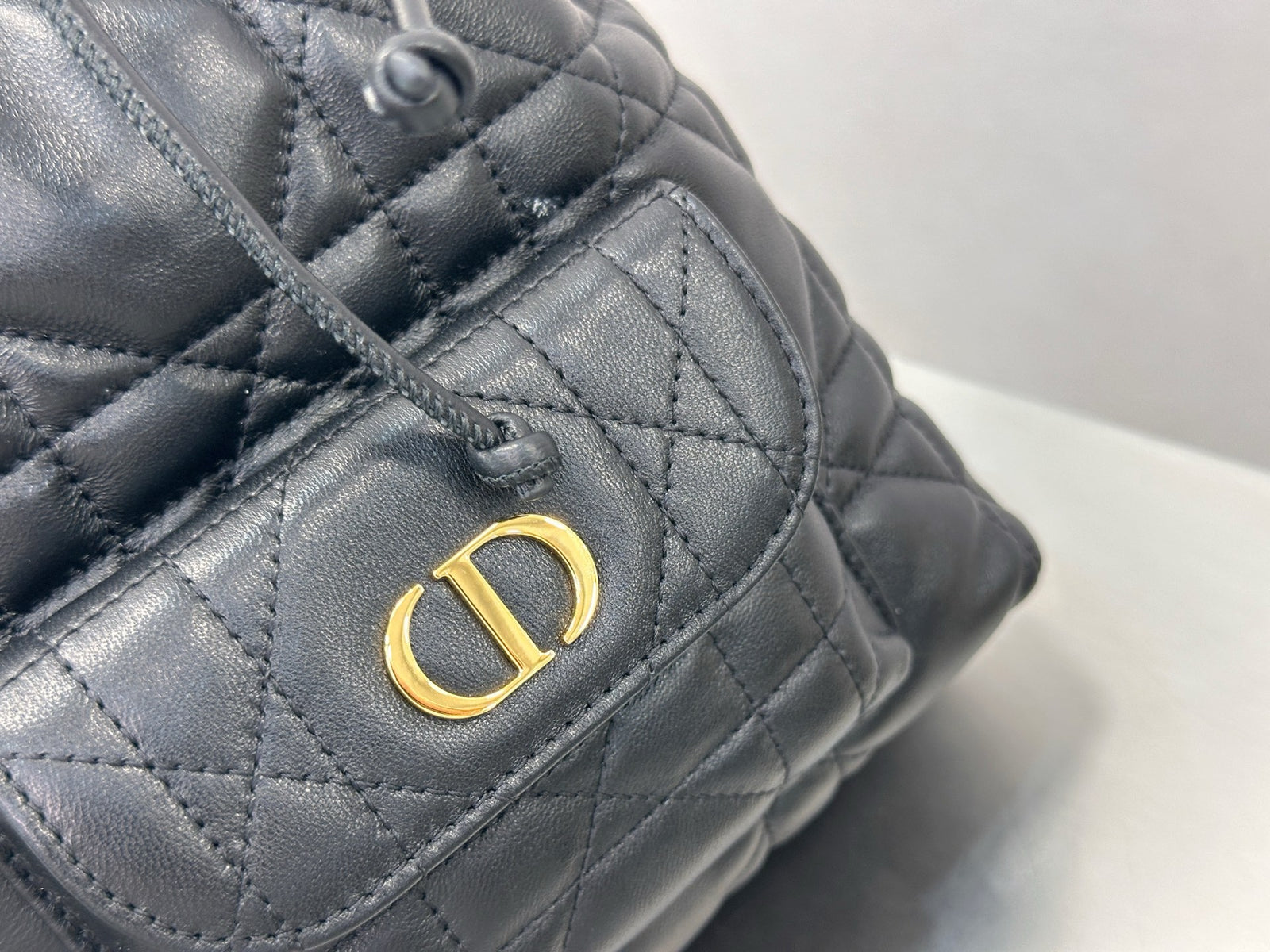 디올 카로 스몰 버킷백