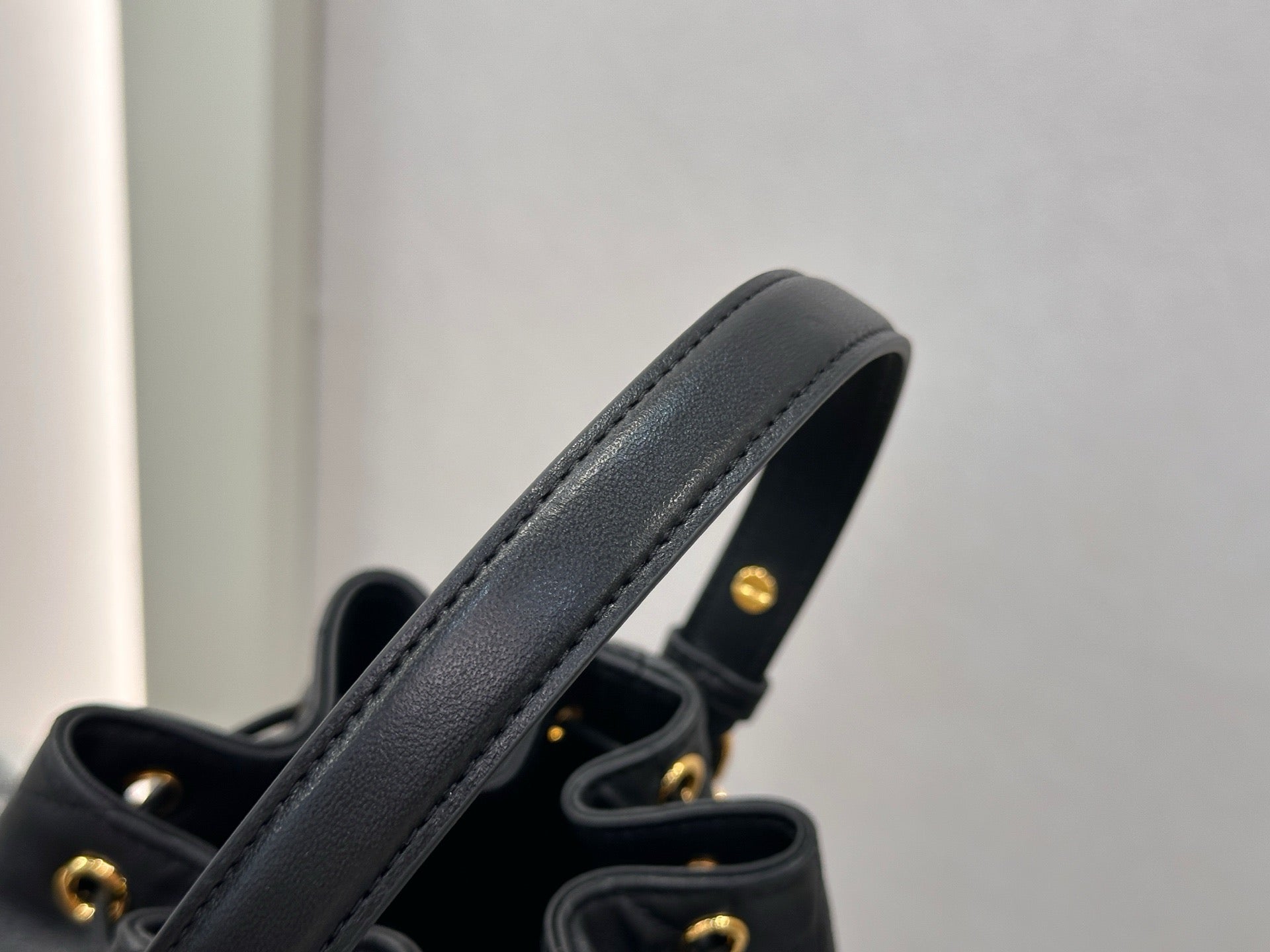 디올 카로 스몰 버킷백