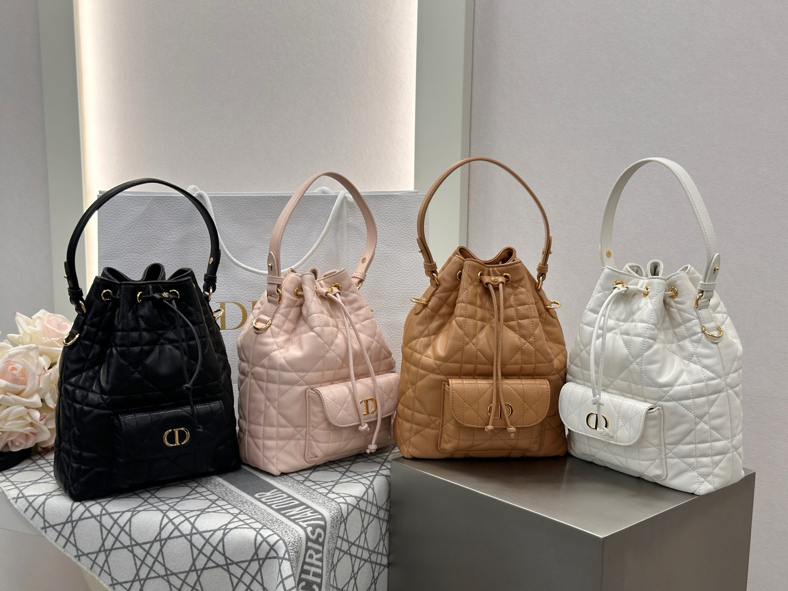 디올 카로 스몰 버킷백