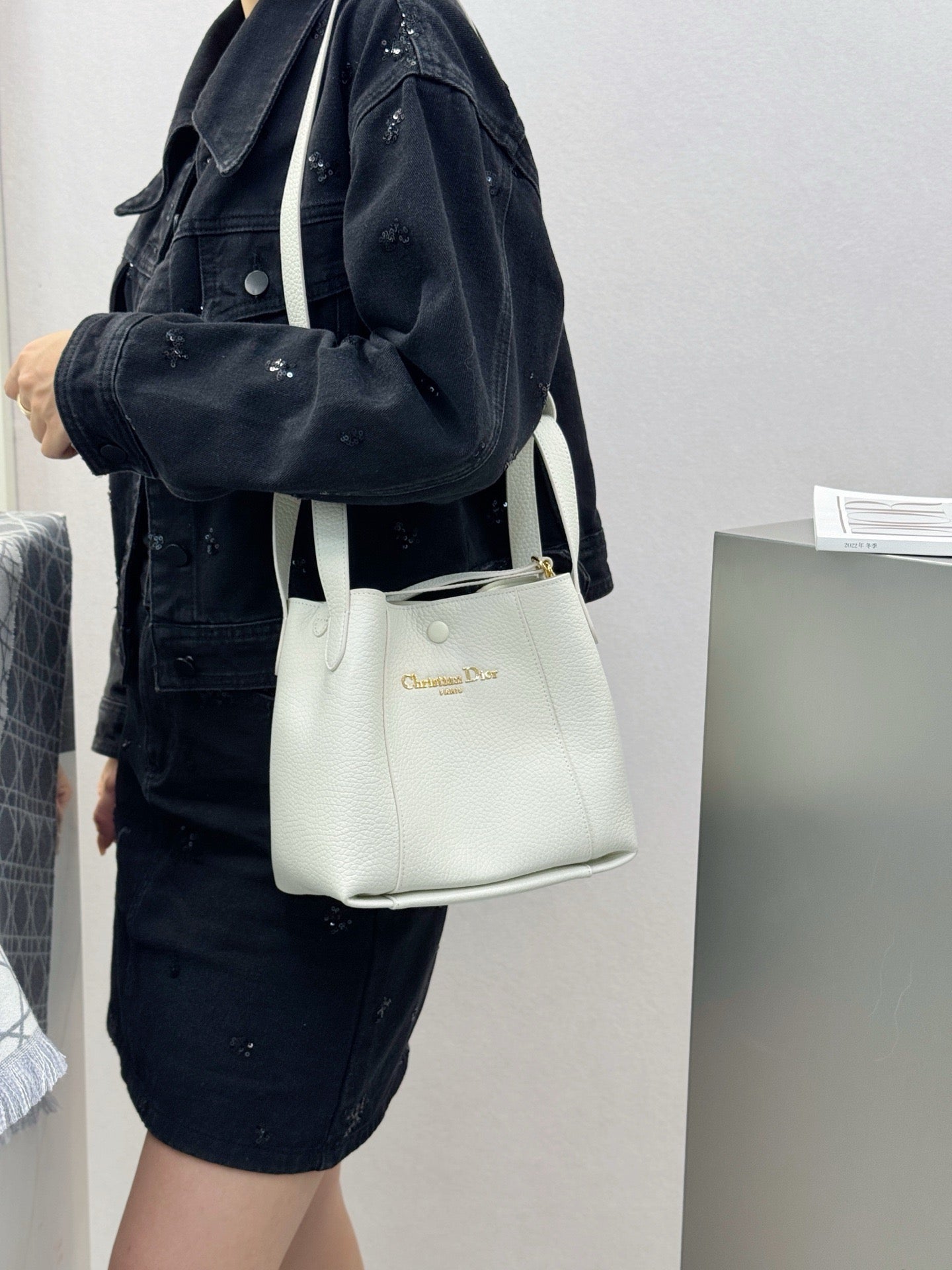 디올 시그니처 그레인 버킷백 스몰