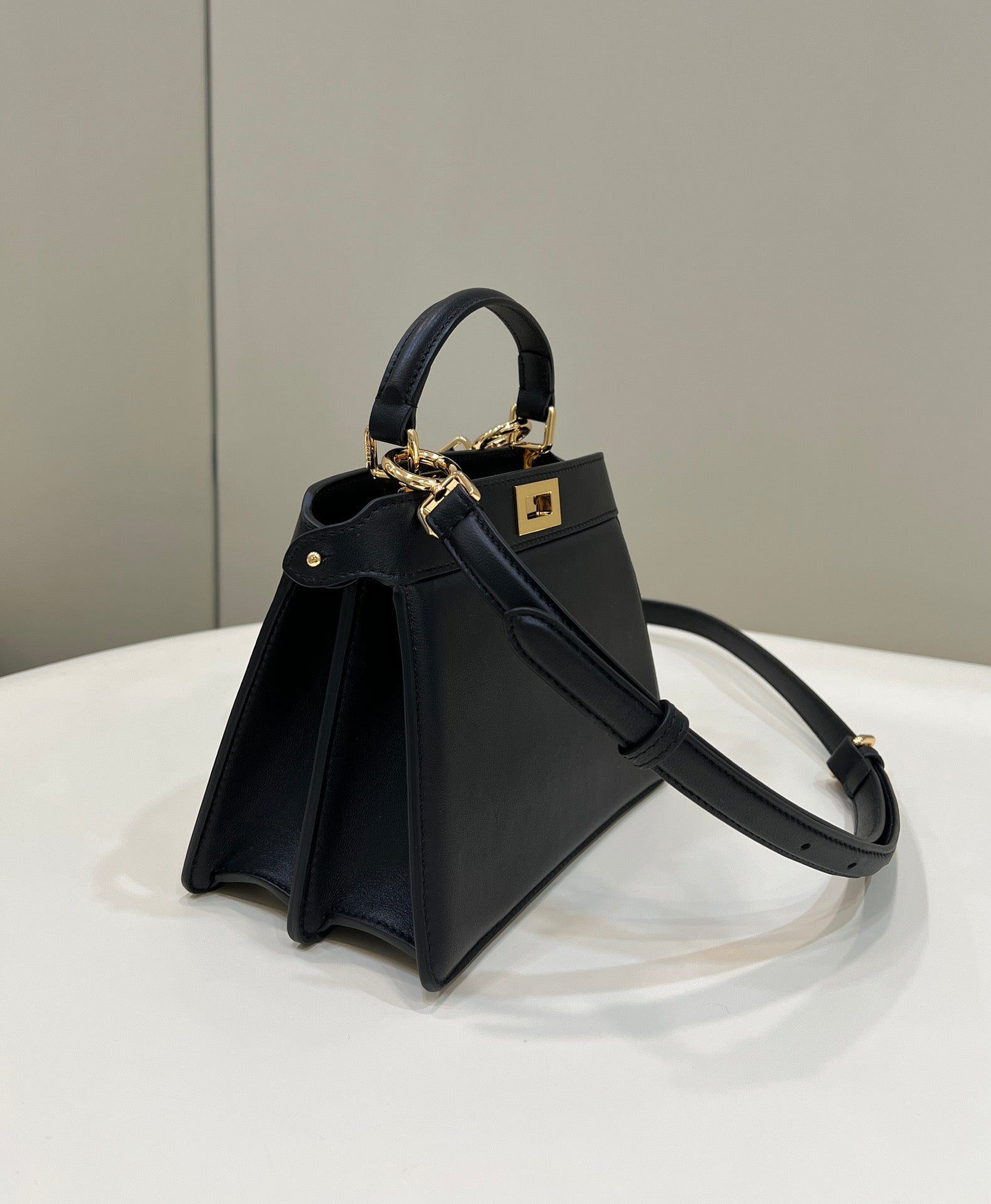 펜디 피카부 I See U 카프스킨 쁘띠